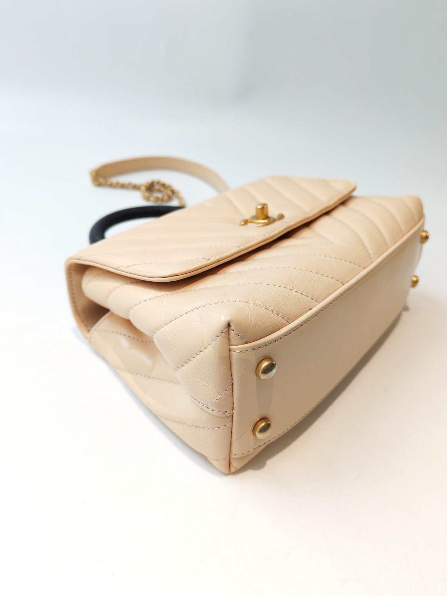Coco Handle Small in Beige Lizard Embossed Handle & Aged Gold Hardware(Series 25) | Purse Maison Luxury Bags Shop