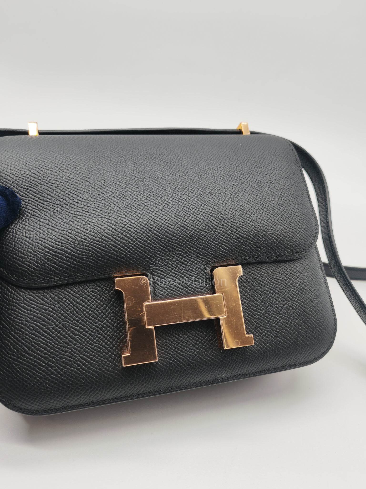 Constance 18 Black/Noir Epsom Leather in Brushed Gold Hardware Stamp B(2023) | Purse Maison Luxury Bags Shop