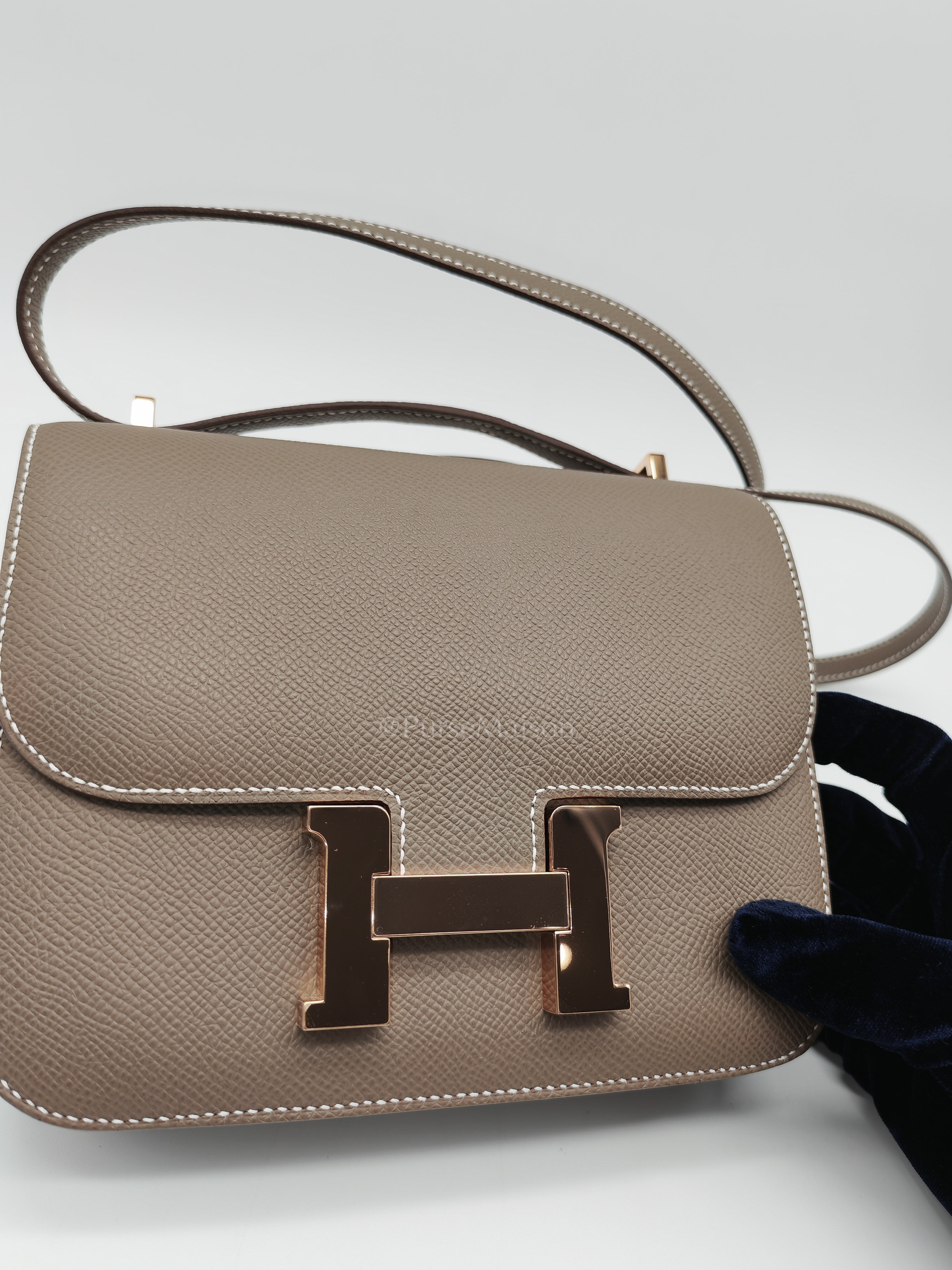 Constance 18 in Etoupe Epsom Leather and Rose Gold Hardware Stamp B (2023) | Purse Maison Luxury Bags Shop