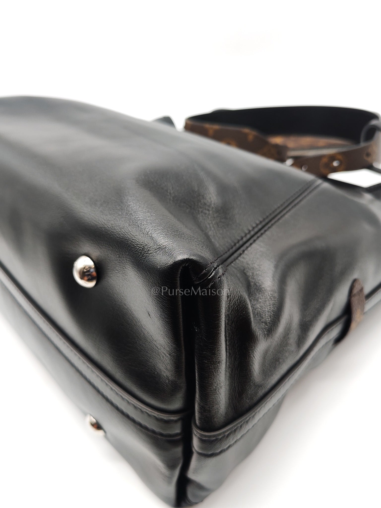 Carry All Vibe MM in Black Lambskin Leather & Silver Hardware Microchip