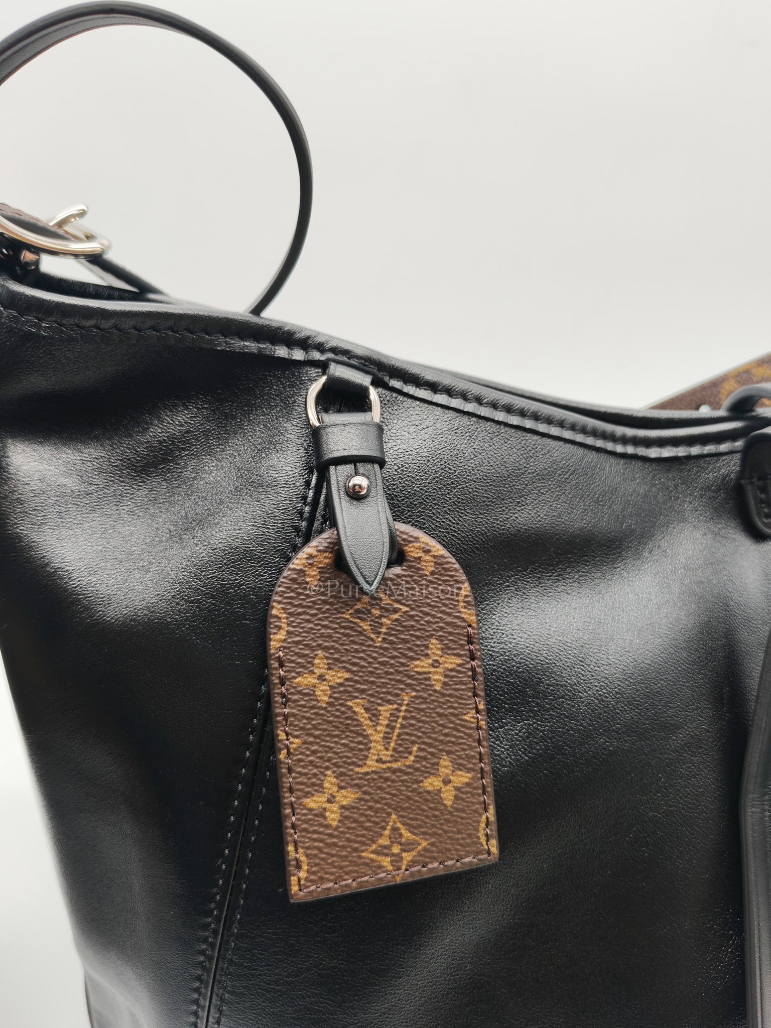 Carry All Vibe MM in Black Lambskin Leather & Silver Hardware Microchip