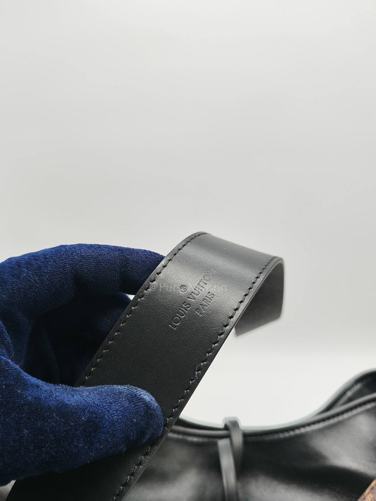 Carry All Vibe MM in Black Lambskin Leather & Silver Hardware Microchip