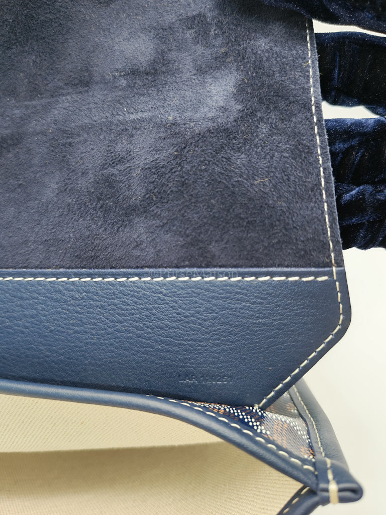 Coursier MM in Bleu Marine Goyardine Canvas Messenger Bag | Purse Maison Luxury Bags Shop