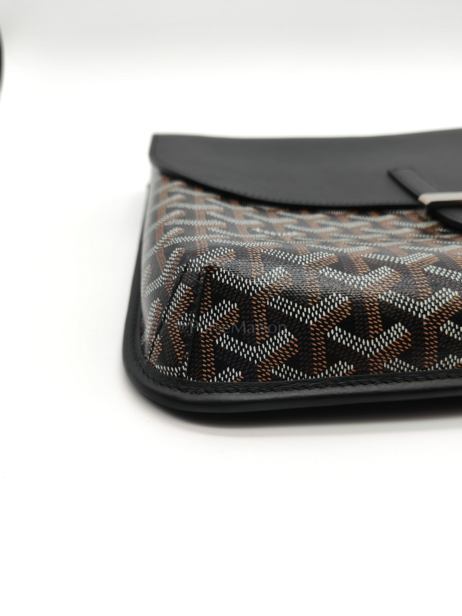 Coursier MM in Noir/Black Goyardine Canvas Messenger Bag | Purse Maison Luxury Bags Shop
