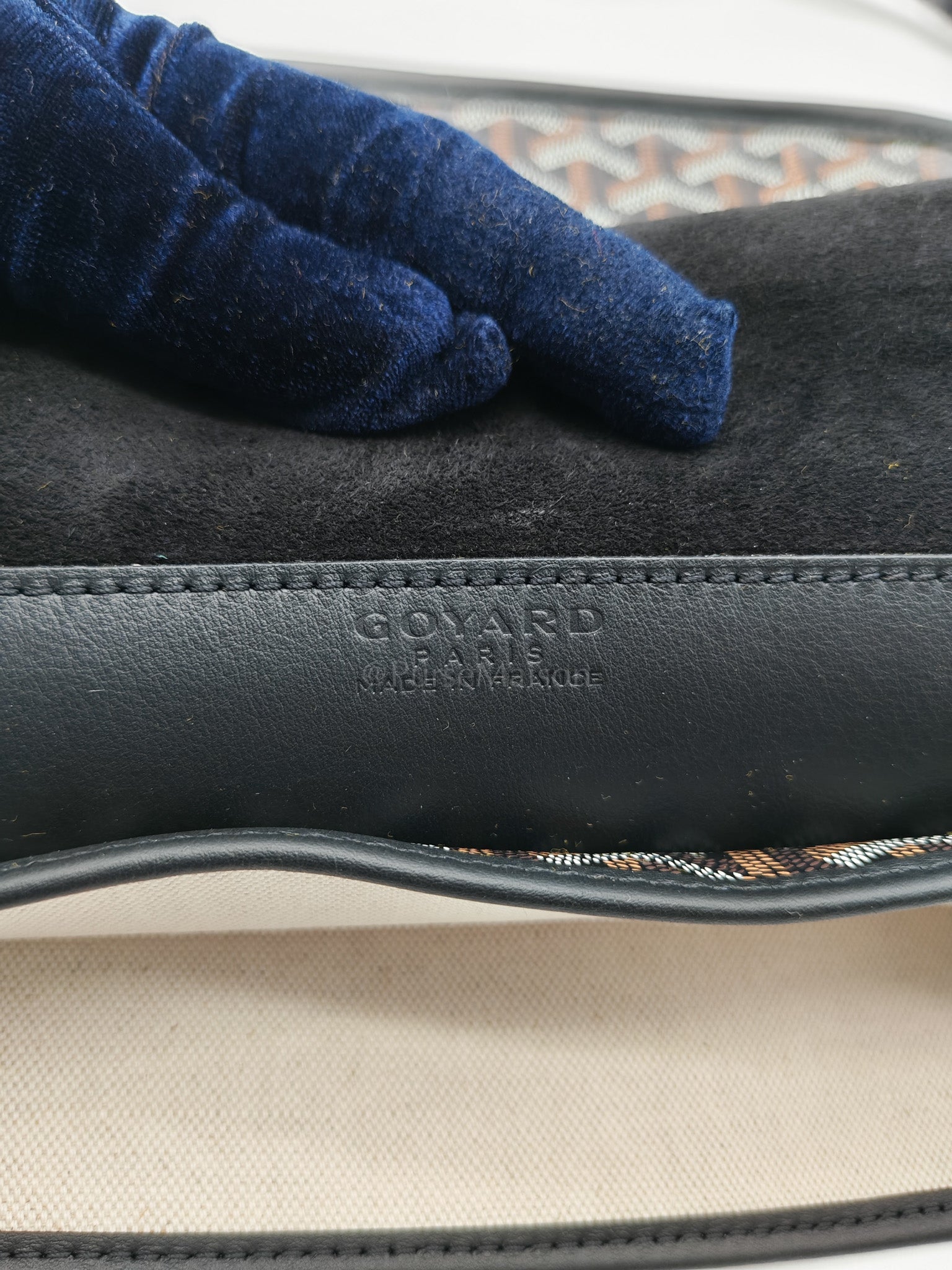 Coursier MM in Noir/Black Goyardine Canvas Messenger Bag | Purse Maison Luxury Bags Shop