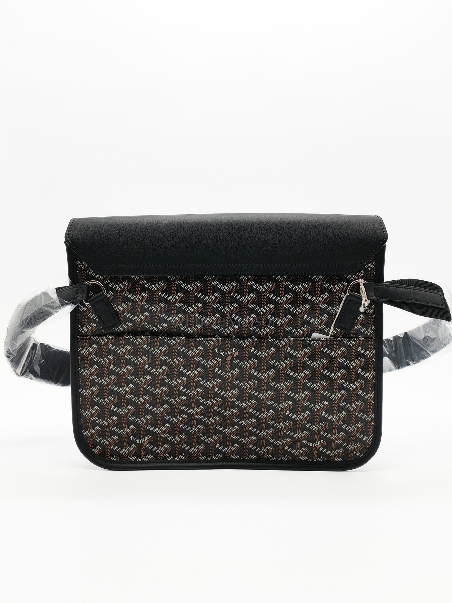 Coursier MM in Noir/Black Goyardine Canvas Messenger Bag | Purse Maison Luxury Bags Shop