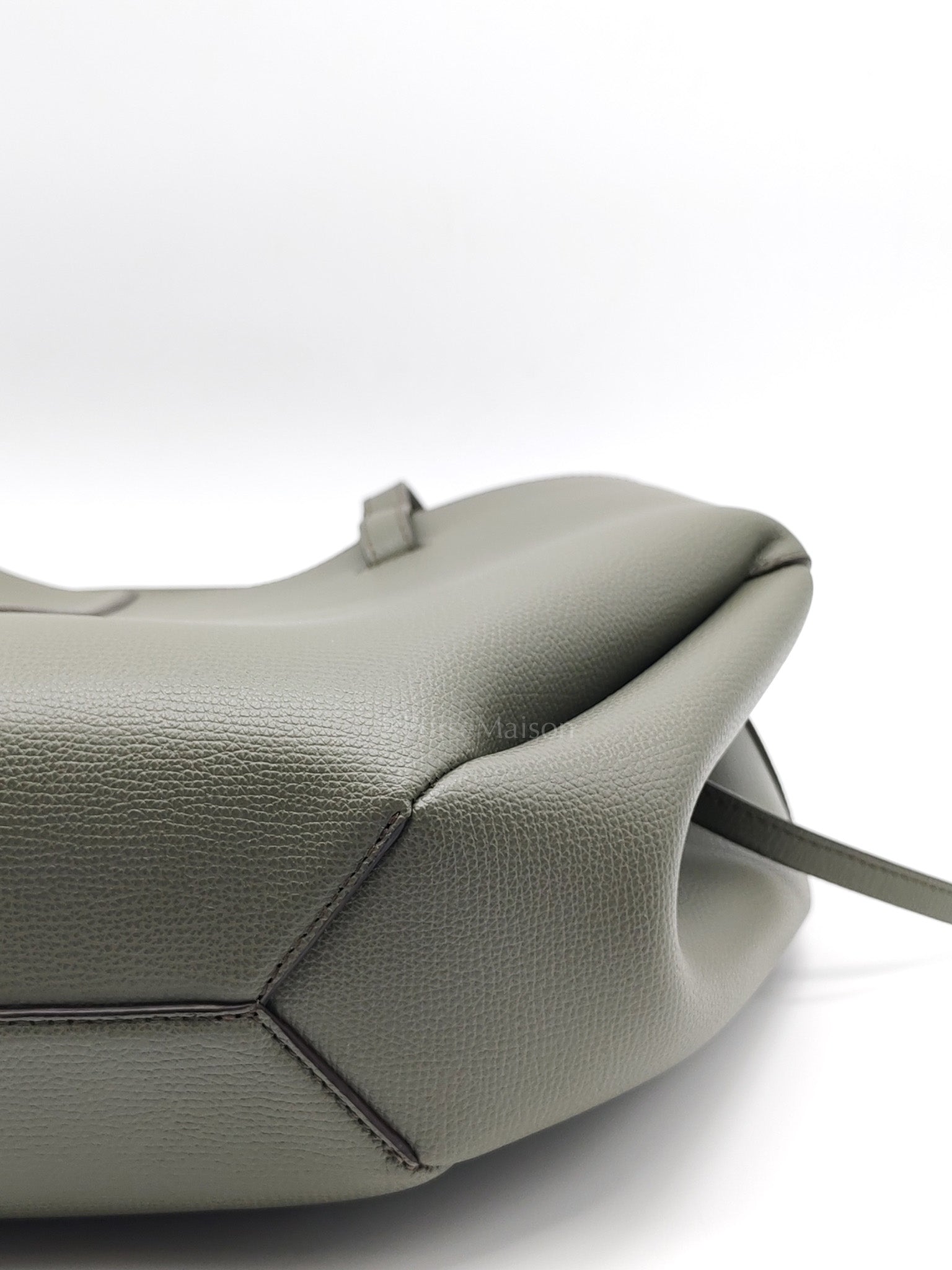 Cyme Shoulder Bag Large in Smoky Green Texture Leather | Purse Maison Luxury Bags Shop