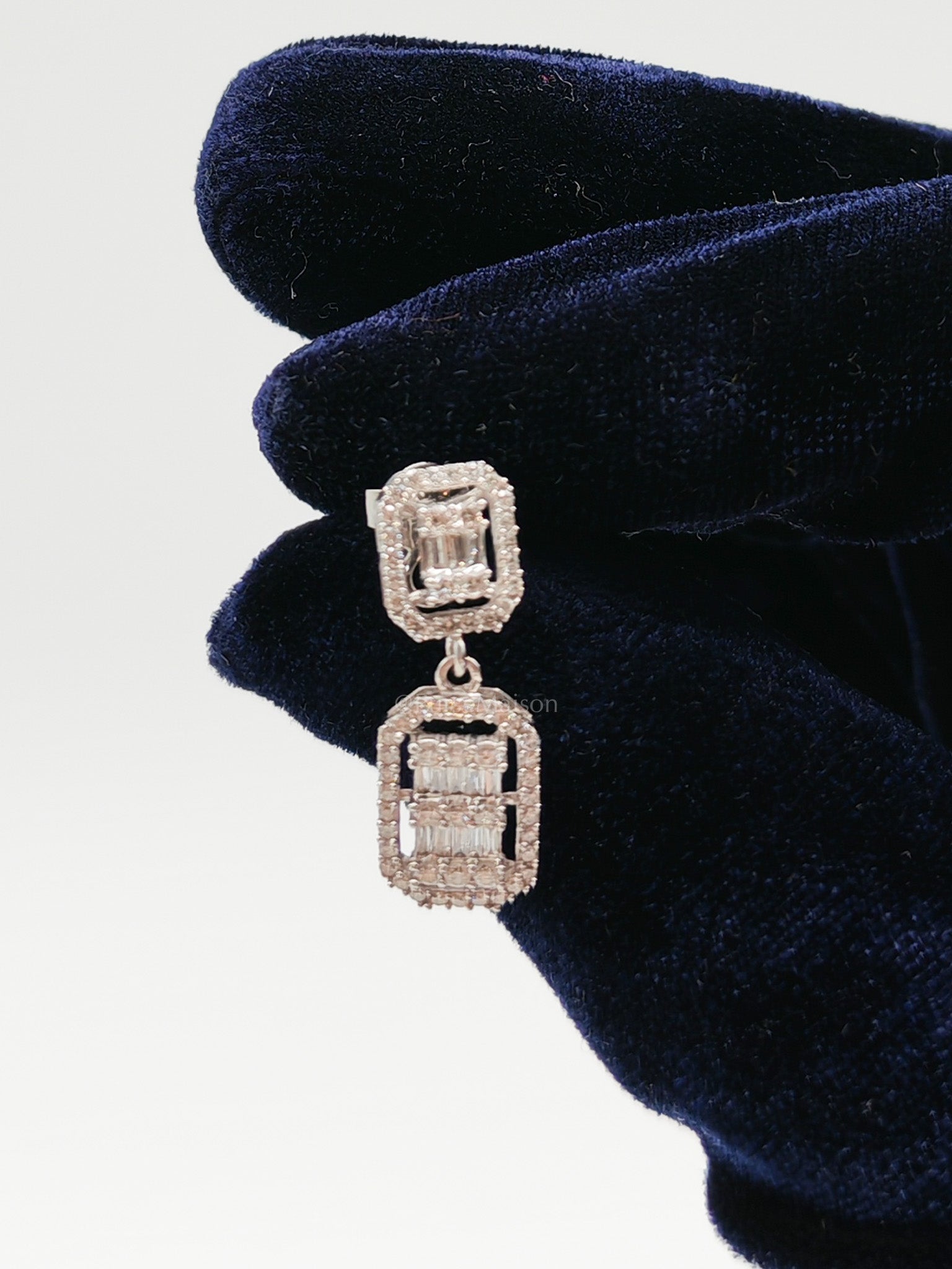 Dangling Earrings 1.280 Total Carat Weight Diamond 18K White Gold 2.93 Grams