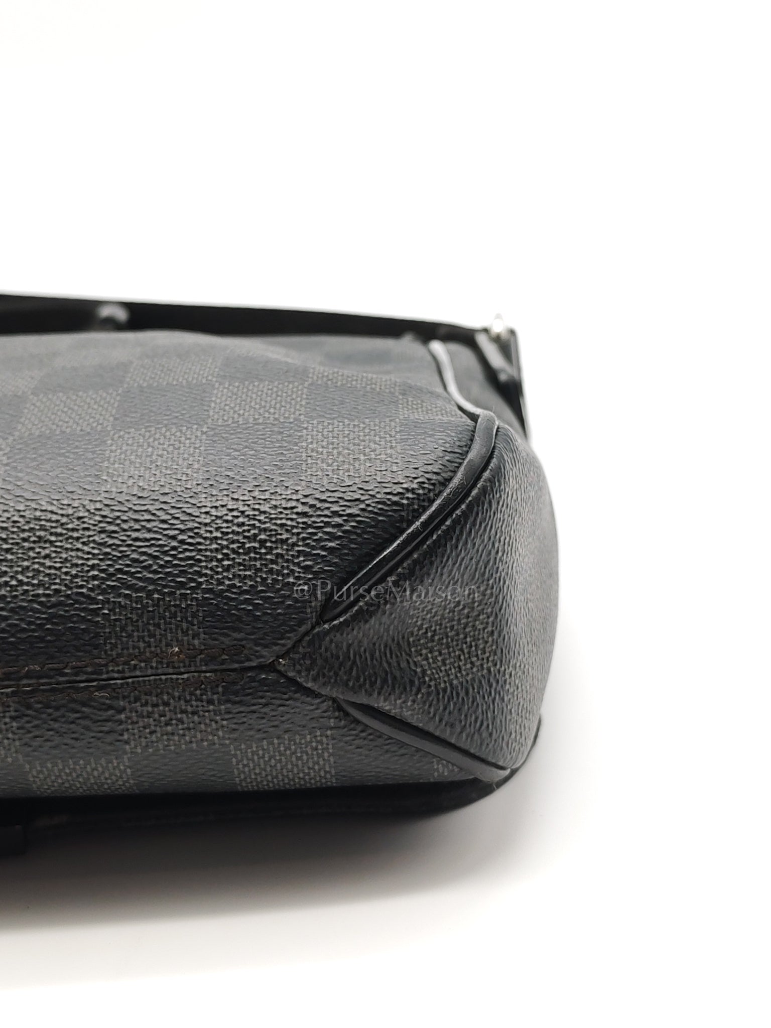 District PM Messenger Bag in Damier Graphite Canvas (Date Code: FL4105) | Purse Maison Luxury Bags Shop