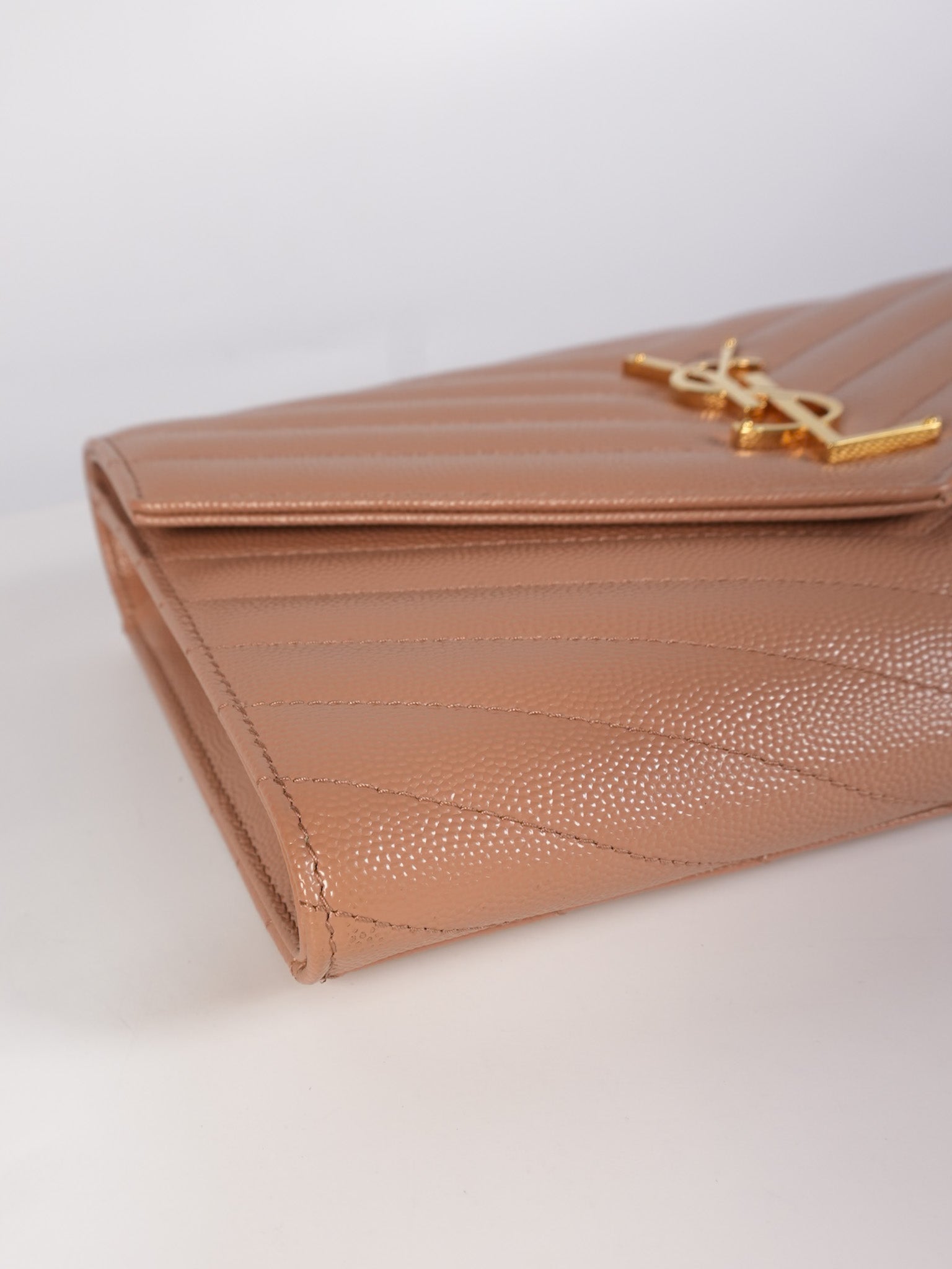 Envelope Clutch Bag in Beige Grain De Poudre Leather & Gold Hardware | Purse Maison Luxury Bags Shop