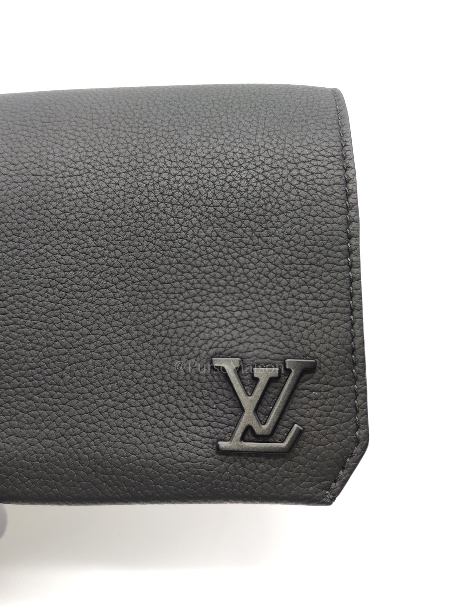 Fastline Wearable Wallet in Aerogram Leather Black | Purse Maison Luxury Bags Shop