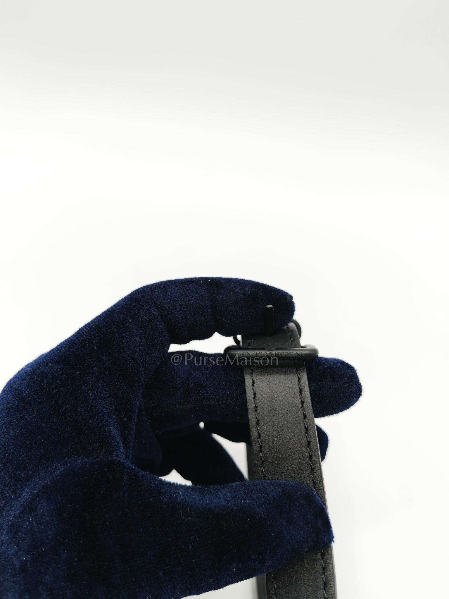 Fastline Wearable Wallet in Aerogram Leather Black | Purse Maison Luxury Bags Shop