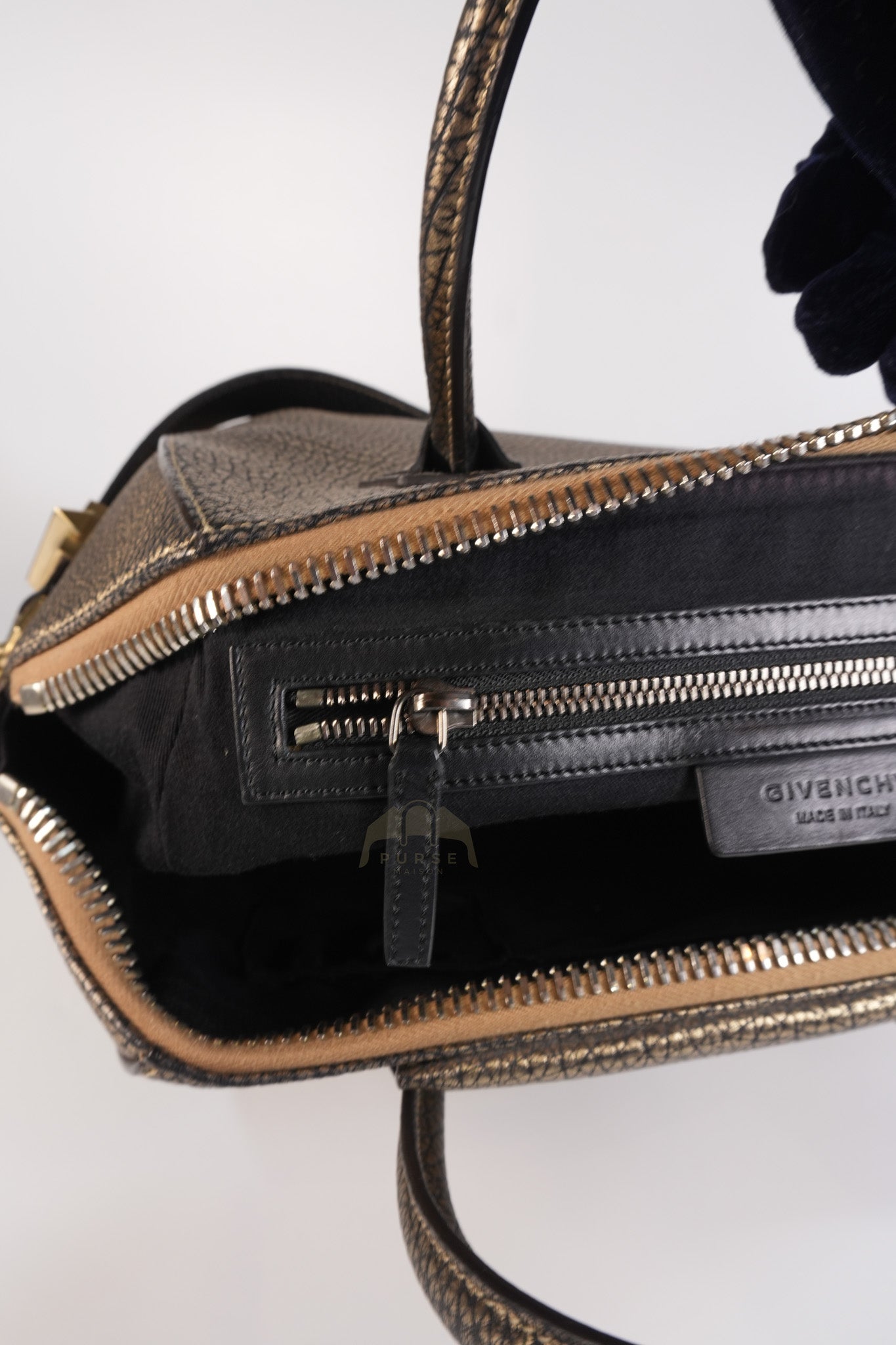 Antigona Medium in Metallic Gold Pebbled Calfskin Leather