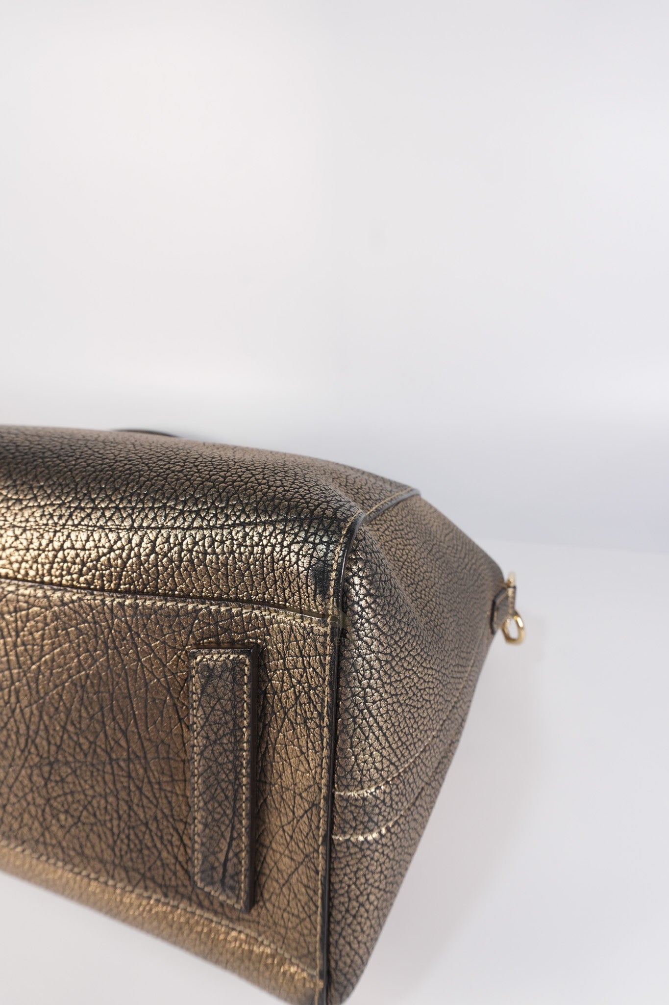 Antigona Medium in Metallic Gold Pebbled Calfskin Leather