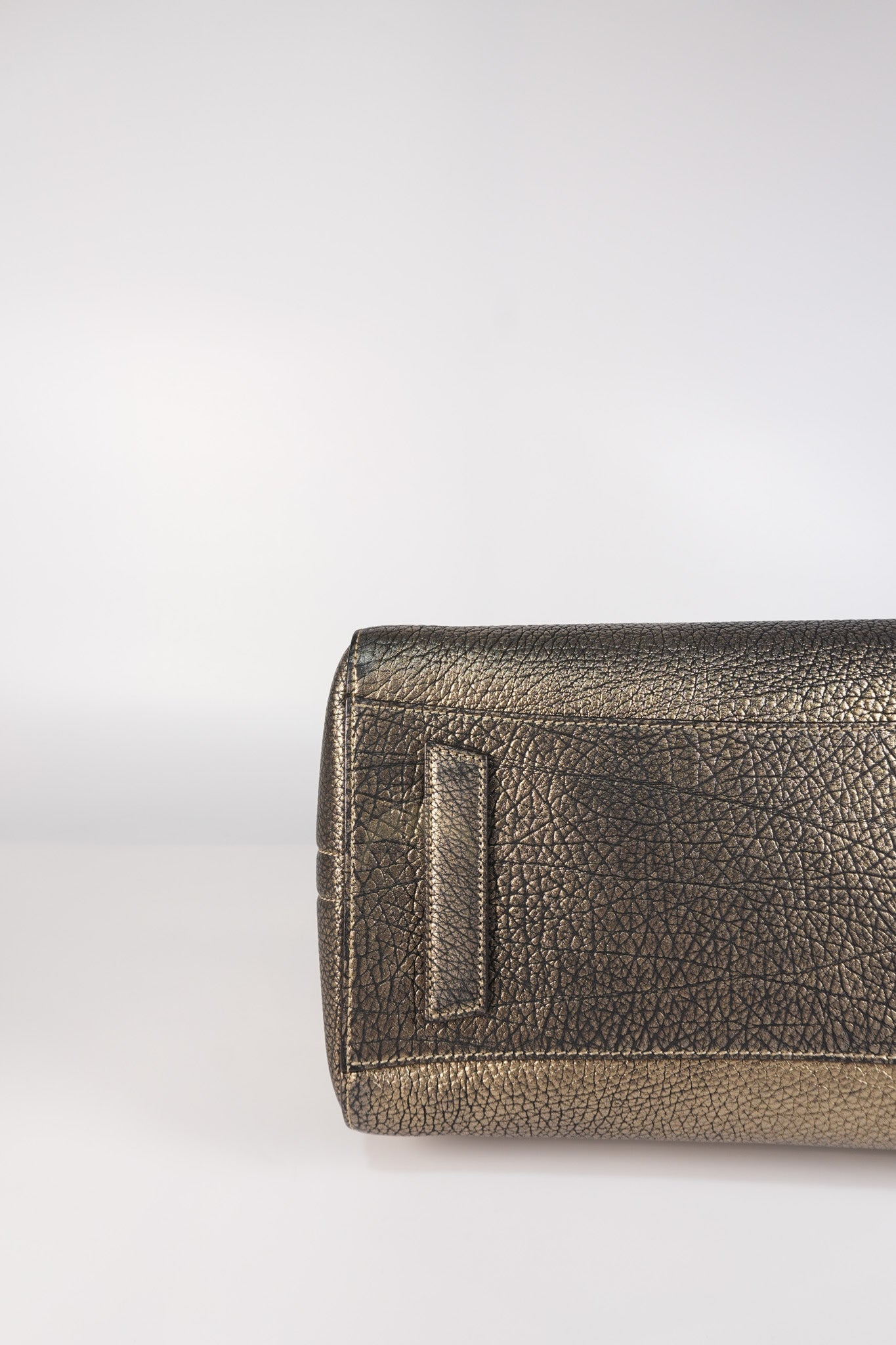 Antigona Medium in Metallic Gold Pebbled Calfskin Leather