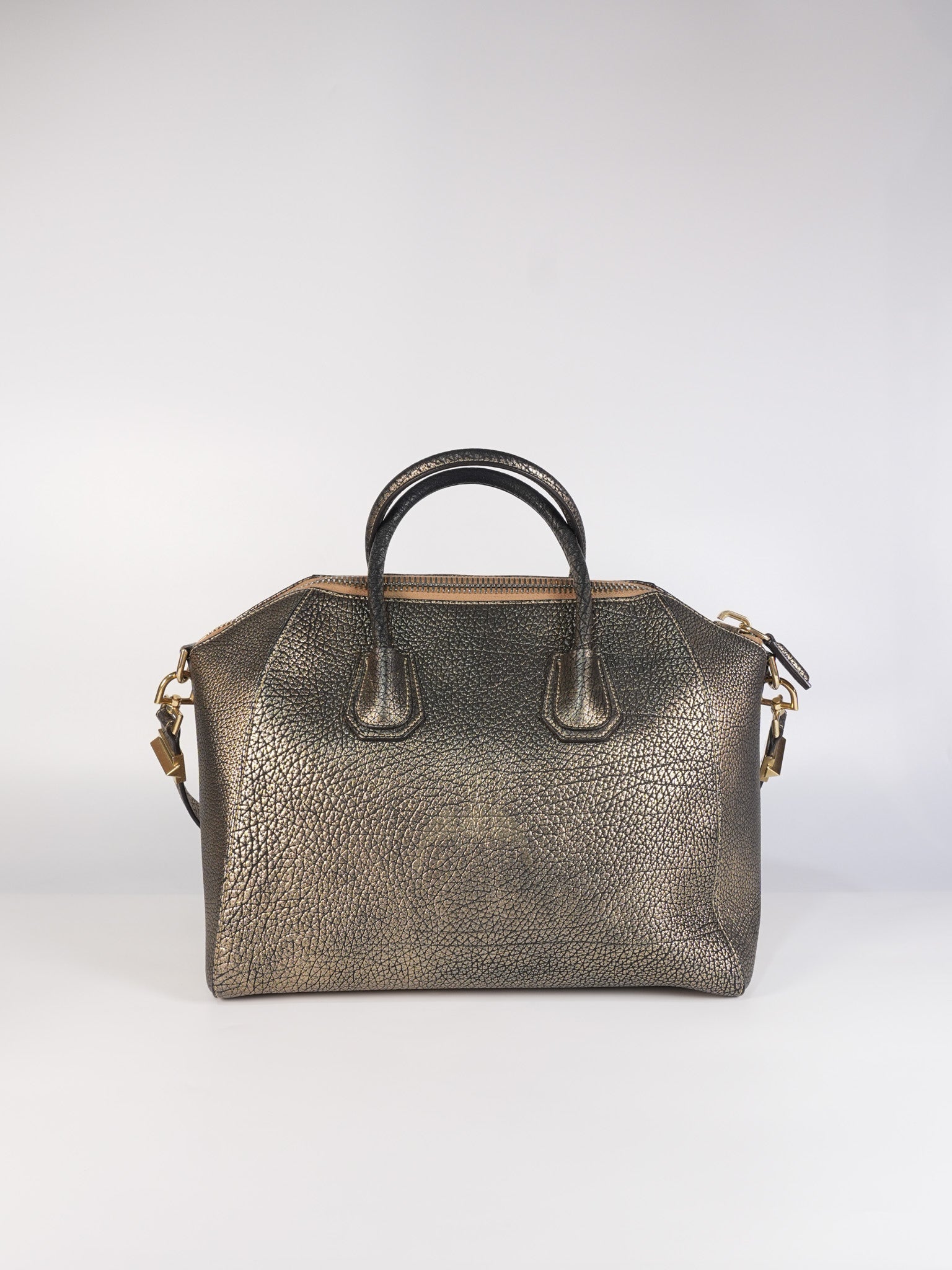 Antigona Medium in Metallic Gold Pebbled Calfskin Leather