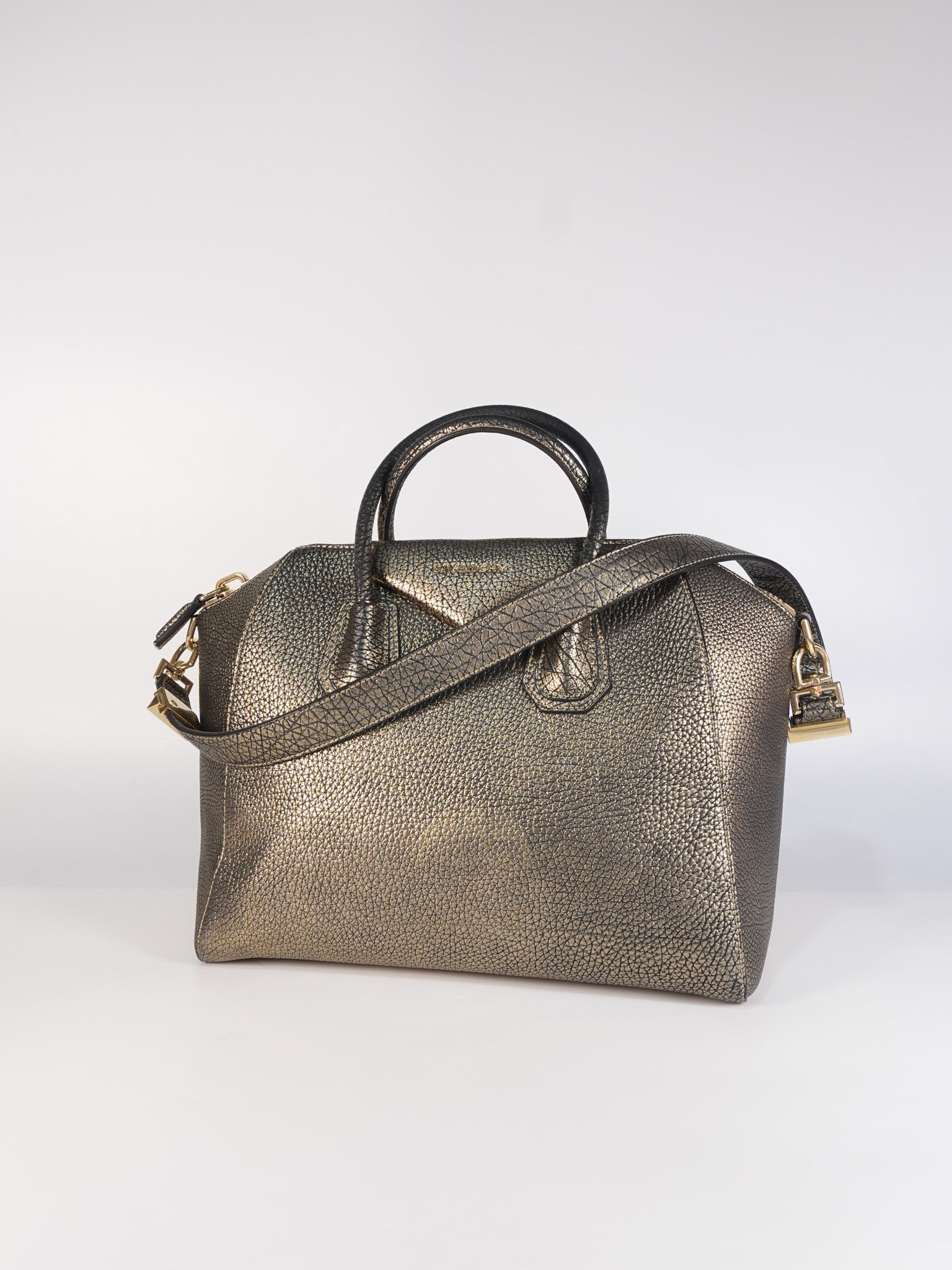 Antigona Medium in Metallic Gold Pebbled Calfskin Leather