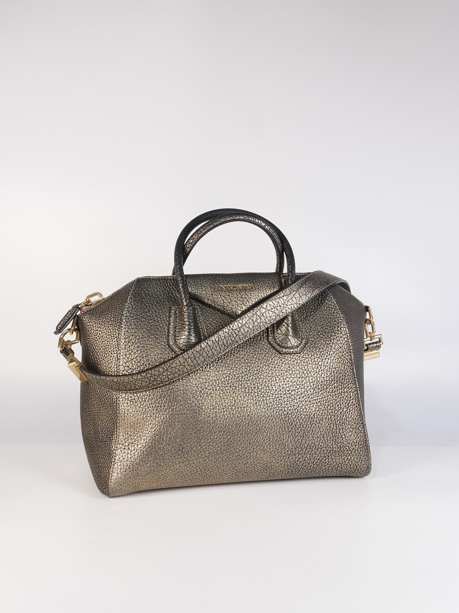 Antigona Medium in Metallic Gold Pebbled Calfskin Leather