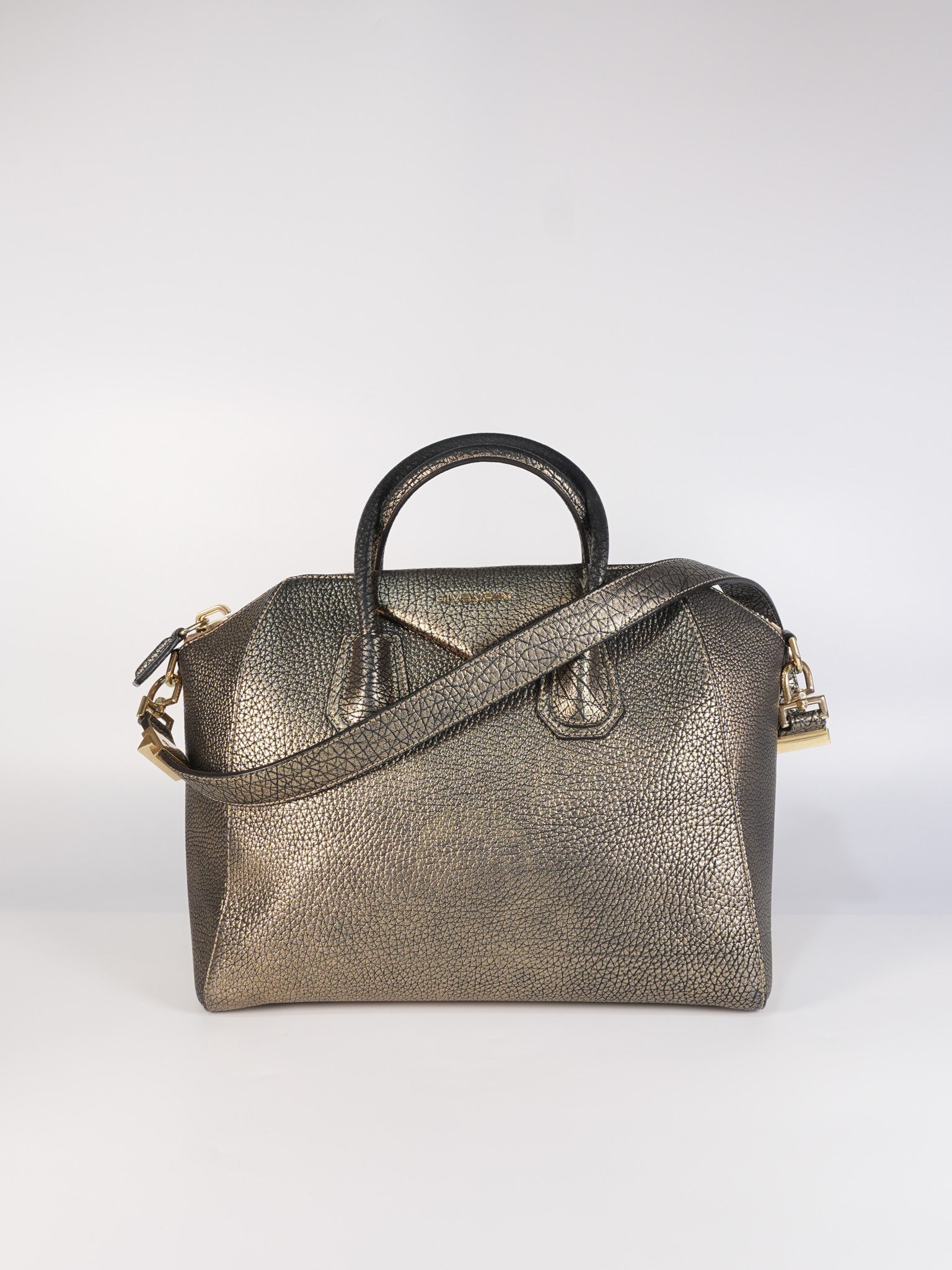 Antigona Medium in Metallic Gold Pebbled Calfskin Leather