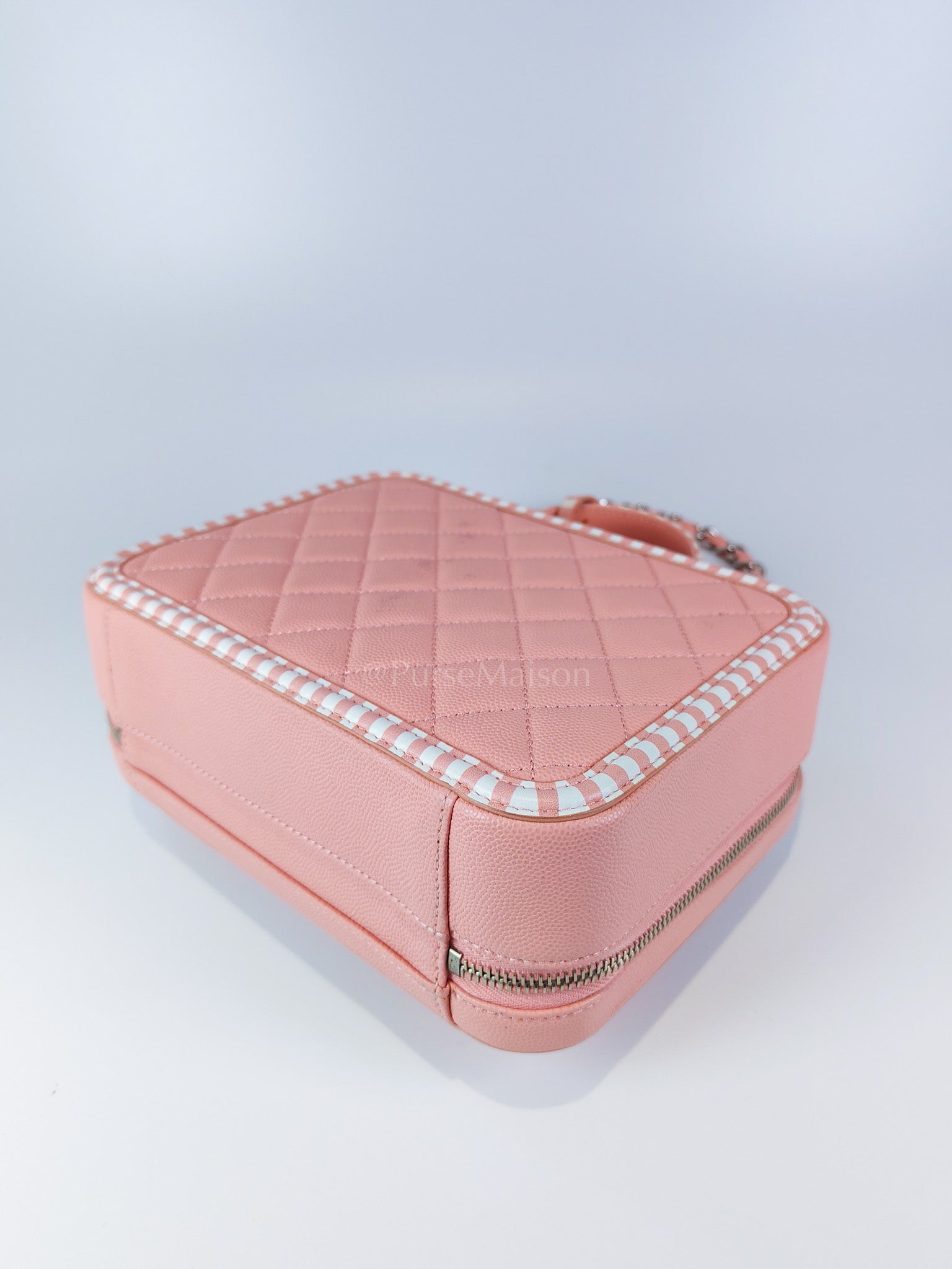 Filigree Vanity Case in Medium Pink Caviar Leather and Silver Hardware Series 26 | Purse Maison Luxury Bags Shop