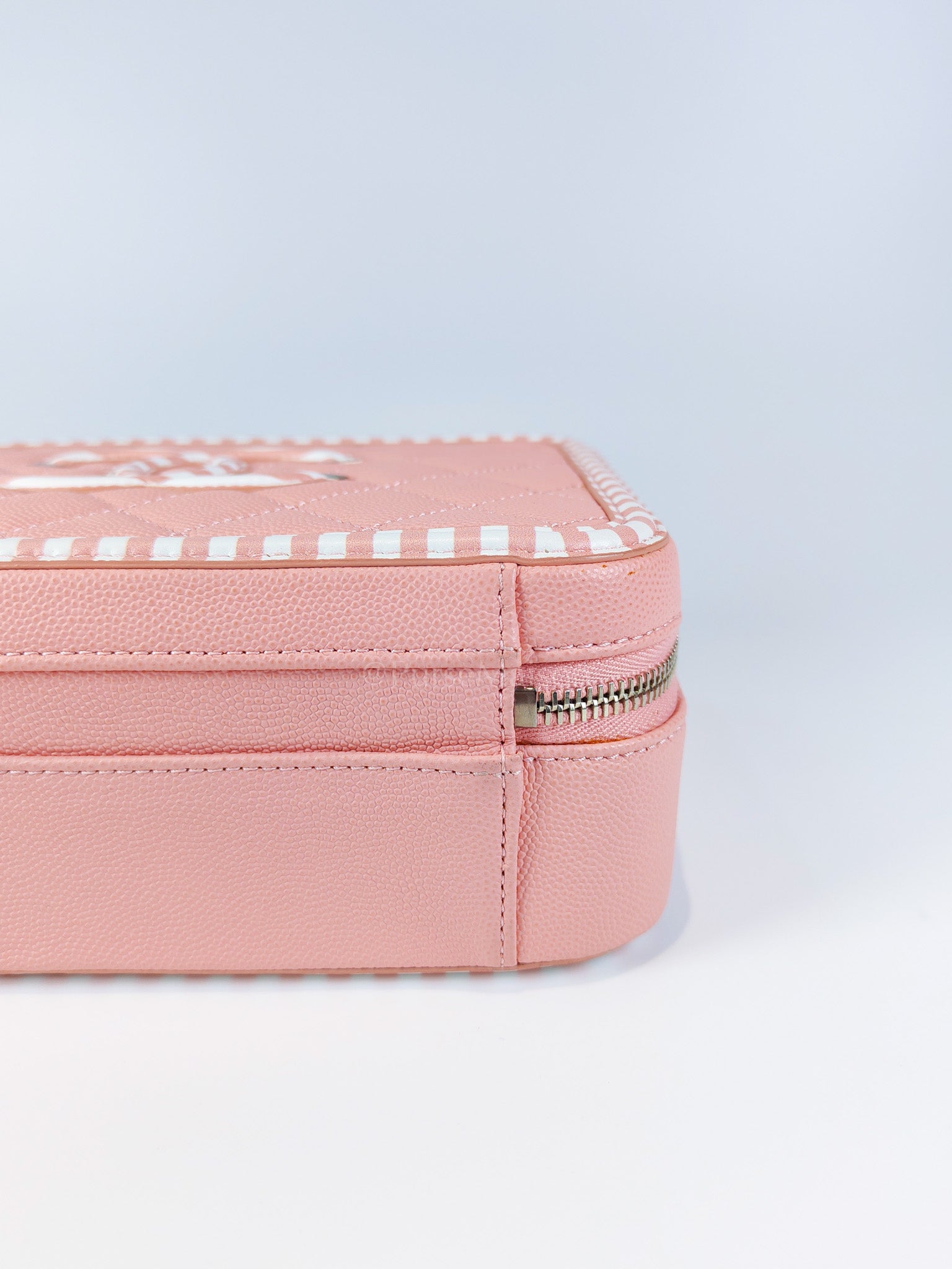 Filigree Vanity Case in Medium Pink Caviar Leather and Silver Hardware Series 26 | Purse Maison Luxury Bags Shop