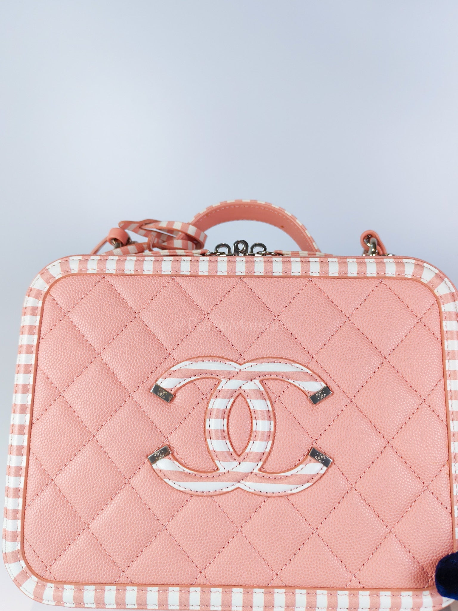 Filigree Vanity Case in Medium Pink Caviar Leather and Silver Hardware Series 26 | Purse Maison Luxury Bags Shop