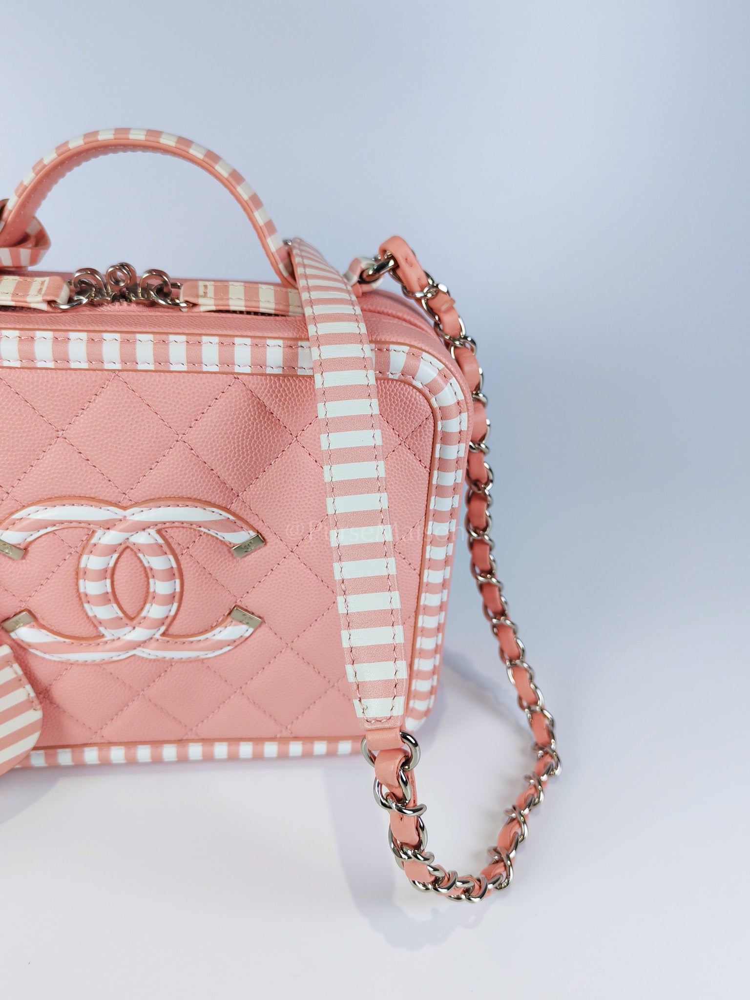 Filigree Vanity Case in Medium Pink Caviar Leather and Silver Hardware Series 26 | Purse Maison Luxury Bags Shop