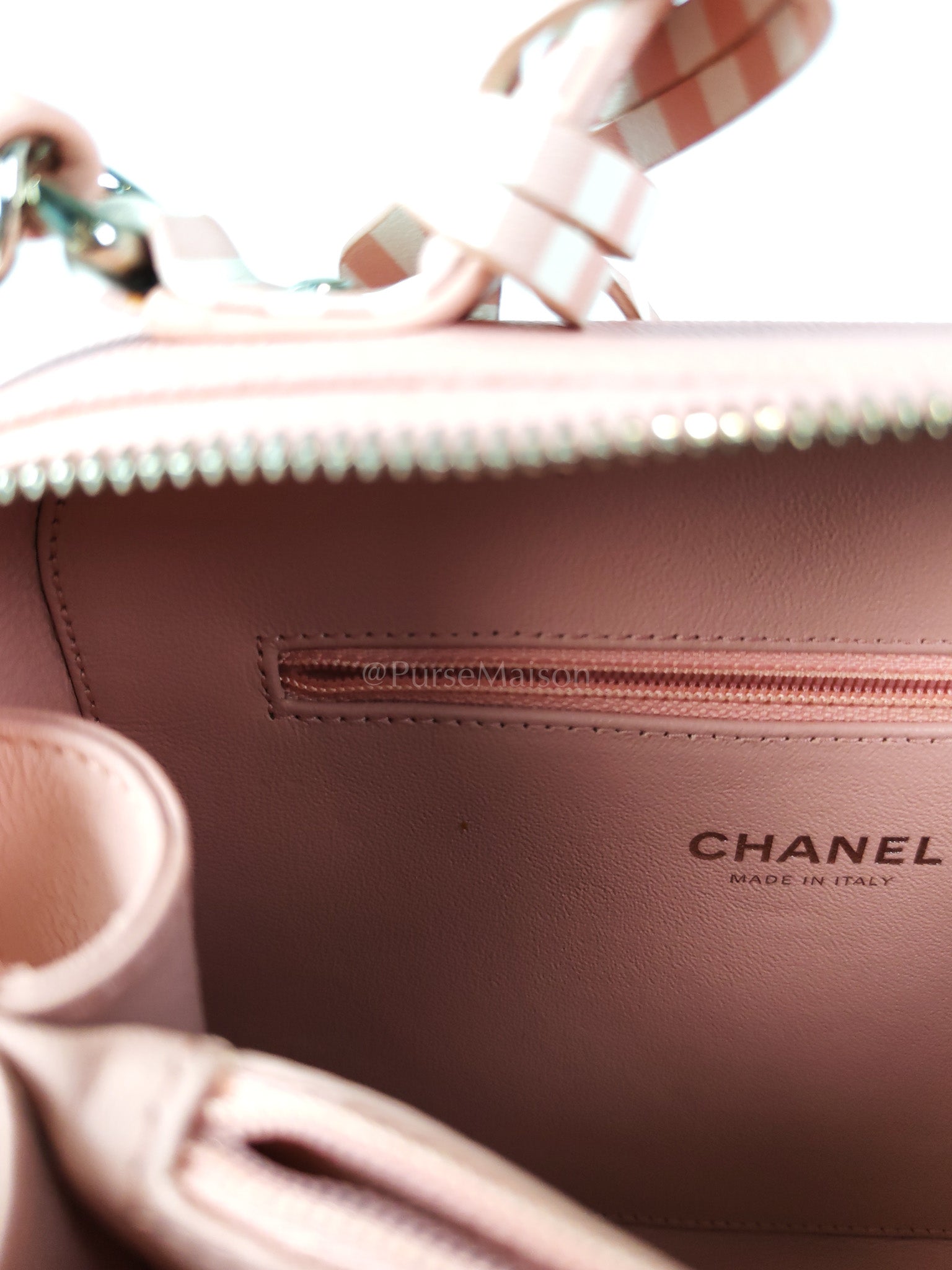 Filigree Vanity Case in Medium Pink Caviar Leather and Silver Hardware Series 26 | Purse Maison Luxury Bags Shop