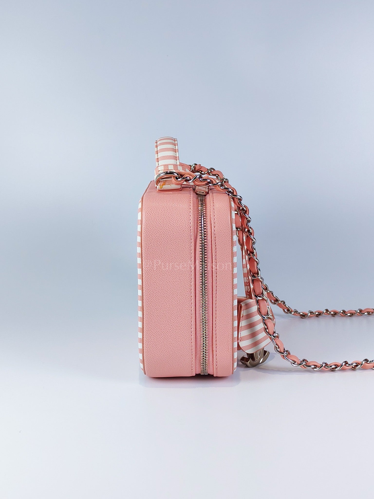 Filigree Vanity Case in Medium Pink Caviar Leather and Silver Hardware Series 26 | Purse Maison Luxury Bags Shop