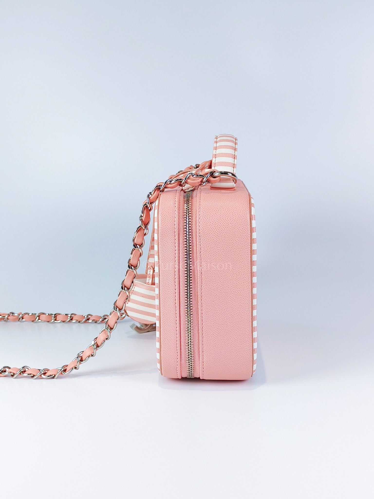 Filigree Vanity Case in Medium Pink Caviar Leather and Silver Hardware Series 26 | Purse Maison Luxury Bags Shop