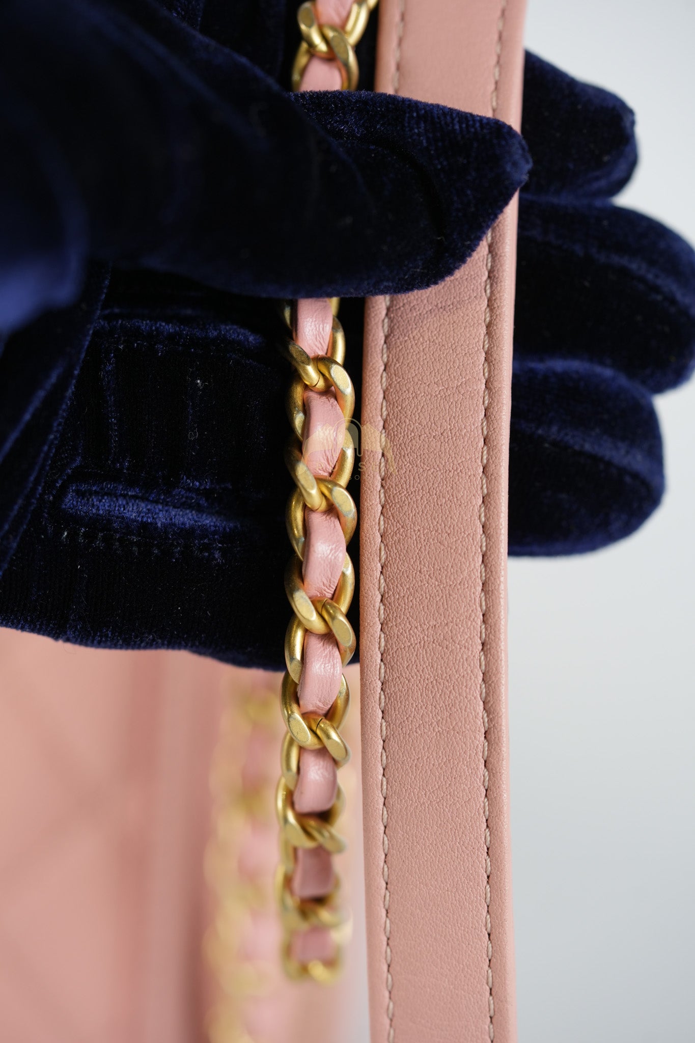 Filigree Vanity Case Small in Pink Caviar Leather Aged Gold Hardware Series 27 | Purse Maison Luxury Bags Shop