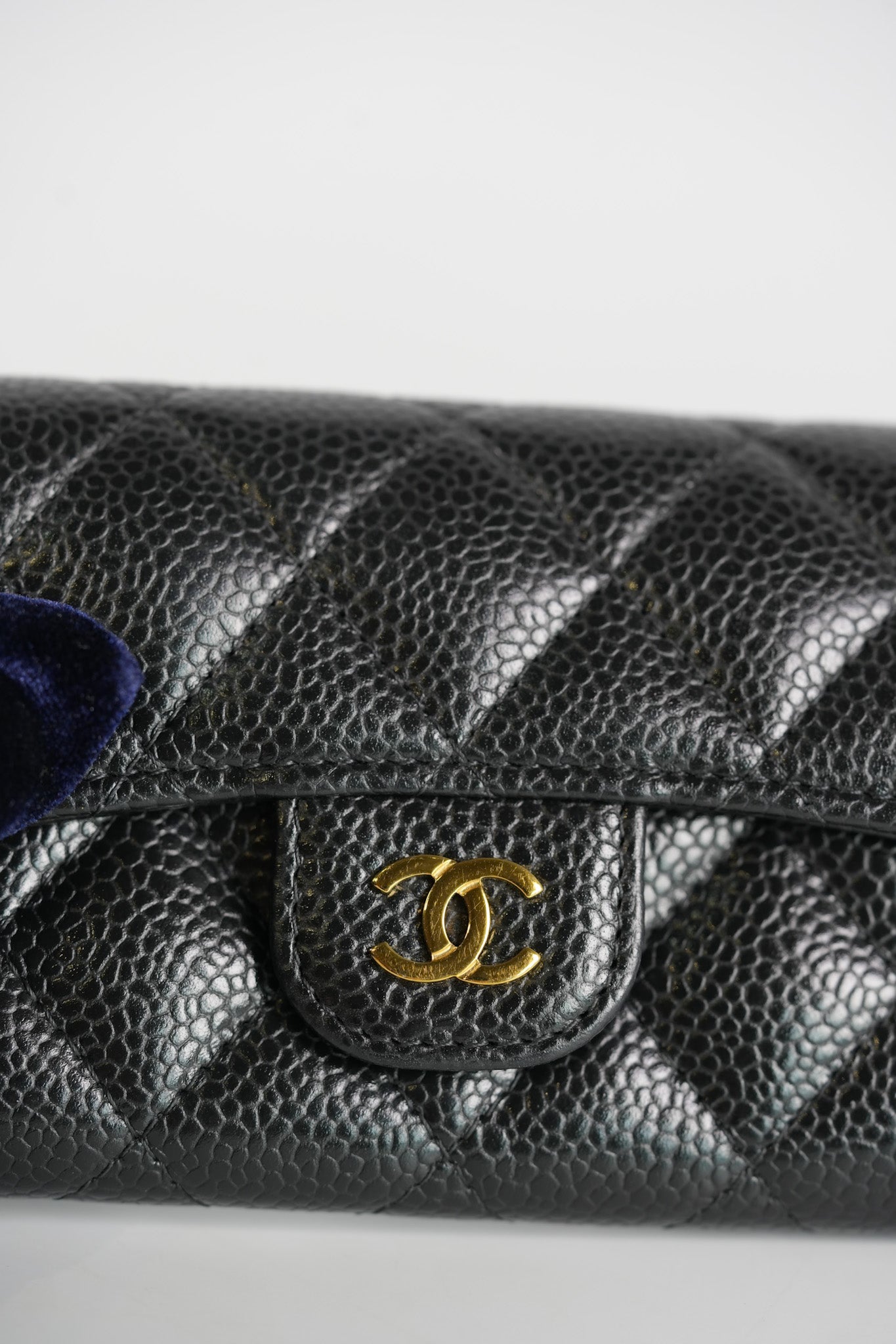 Flap Card Holder in Black Caviar Leather and Gold Hardware (Microchip) | Purse Maison Luxury Bags Shop