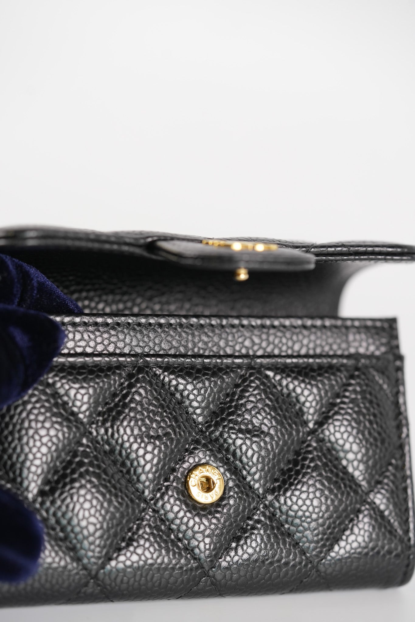 Flap Card Holder in Black Caviar Leather and Gold Hardware (Microchip) | Purse Maison Luxury Bags Shop