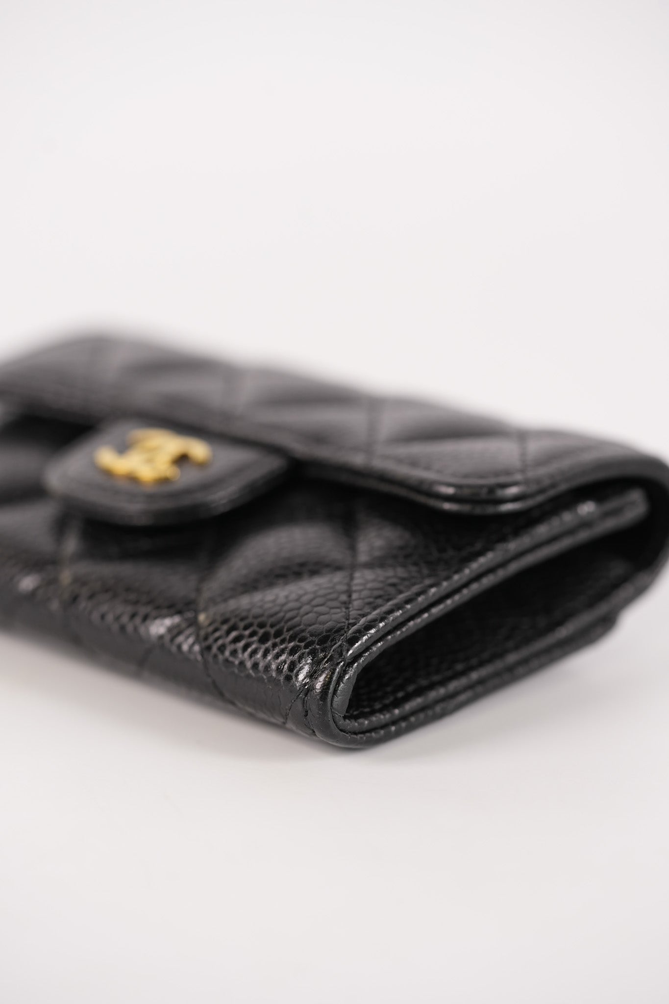 Flap Card Holder in Black Caviar Leather and Gold Hardware (Microchip) | Purse Maison Luxury Bags Shop