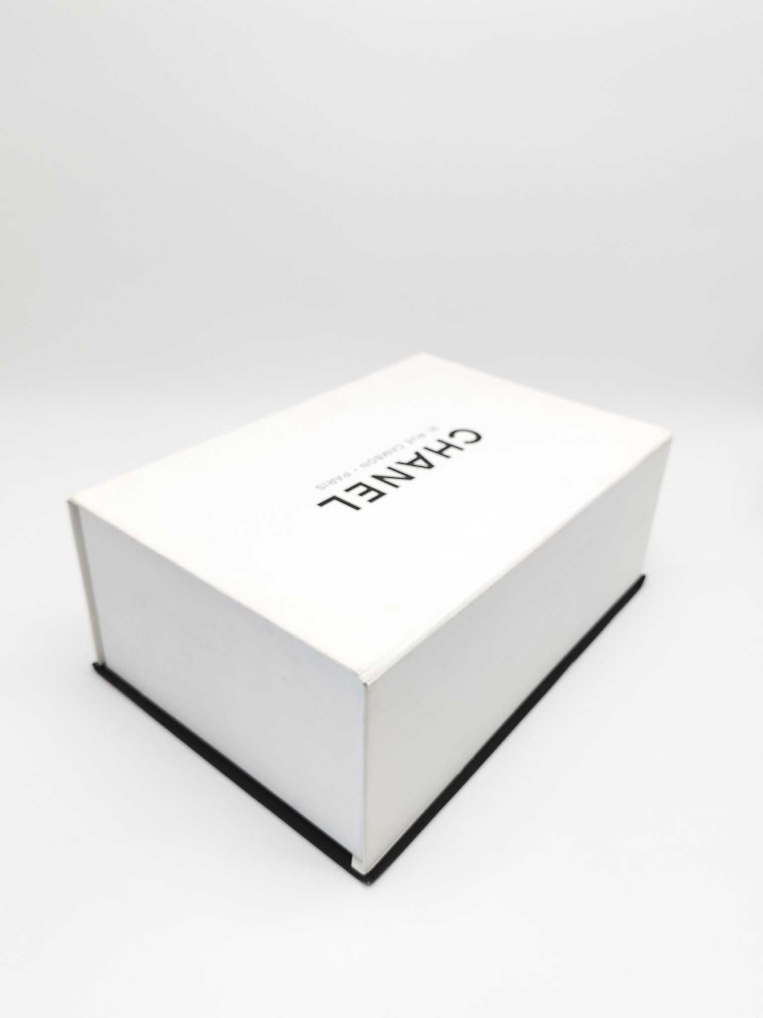 Full Flap Top Handle in White Caviar Calfskin Leather and Aged Gold Hardware (Microchip) | Purse Maison Luxury Bags Shop