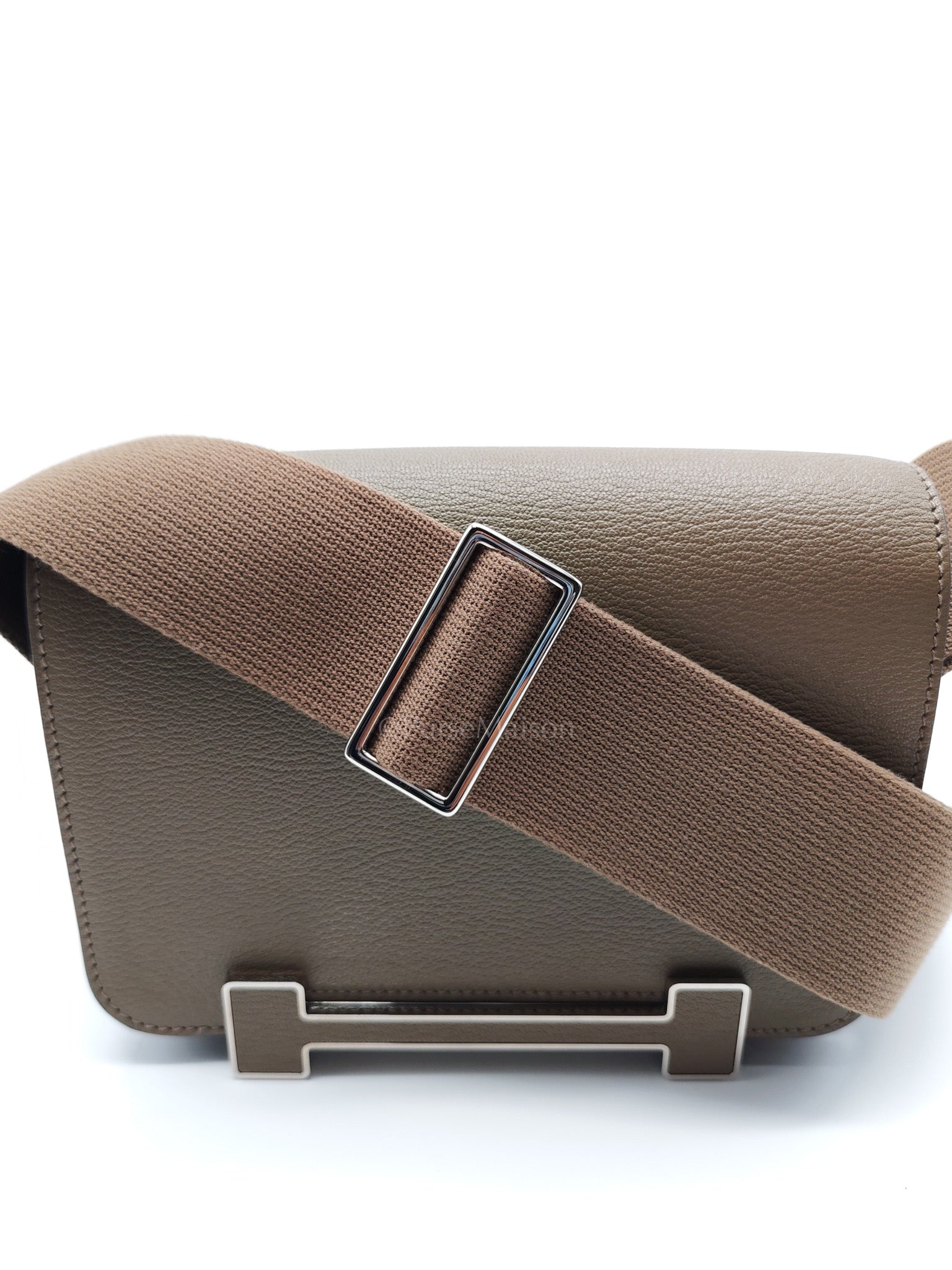 Geta in Etoupe Chevre Mysore Leather & Palladium Hardware Stamp B(2023) | Purse Maison Luxury Bags Shop