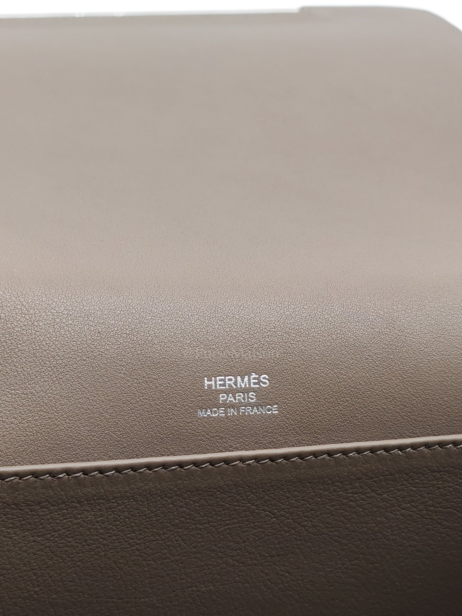 Geta in Etoupe Chevre Mysore Leather & Palladium Hardware Stamp B(2023) | Purse Maison Luxury Bags Shop