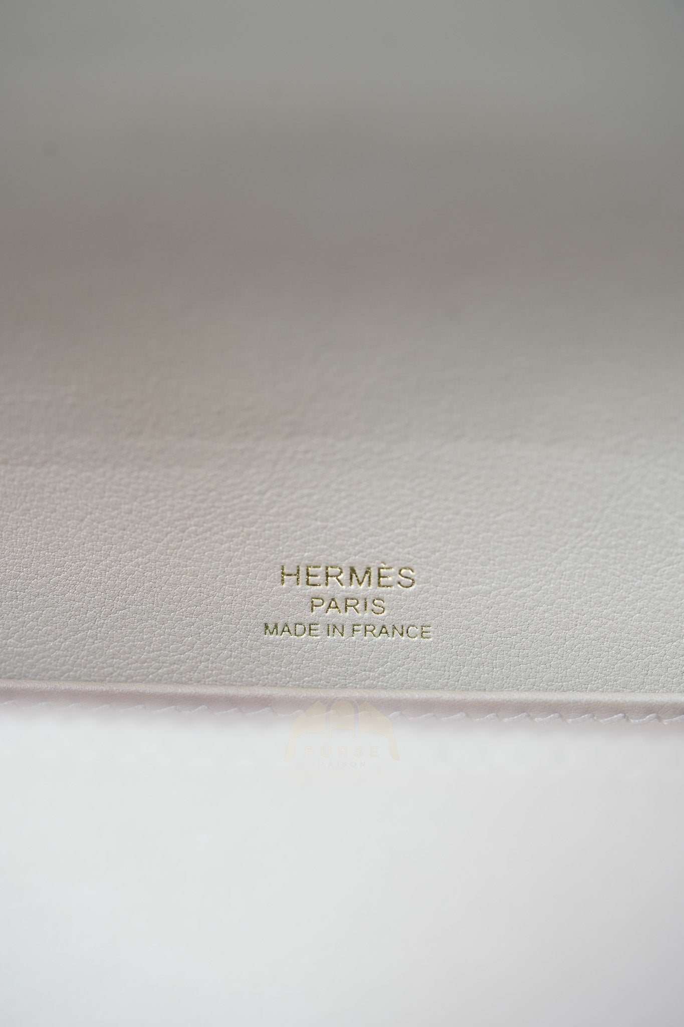 Geta in Etoupe Chevre Mysore/Goatskin Leather and Gold Hardware Stamp B(2023) | Purse Maison Luxury Bags Shop