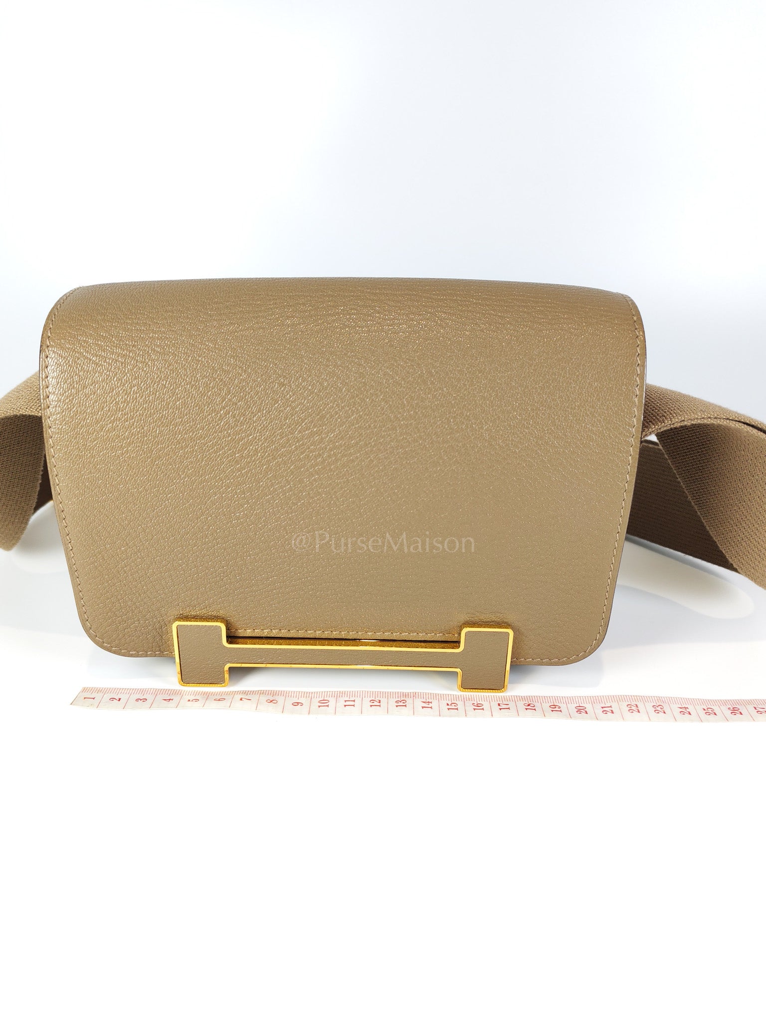 Geta in Etoupe Chevre Mysore/Goatskin Leather and Gold Hardware Stamp B(2023) | Purse Maison Luxury Bags Shop