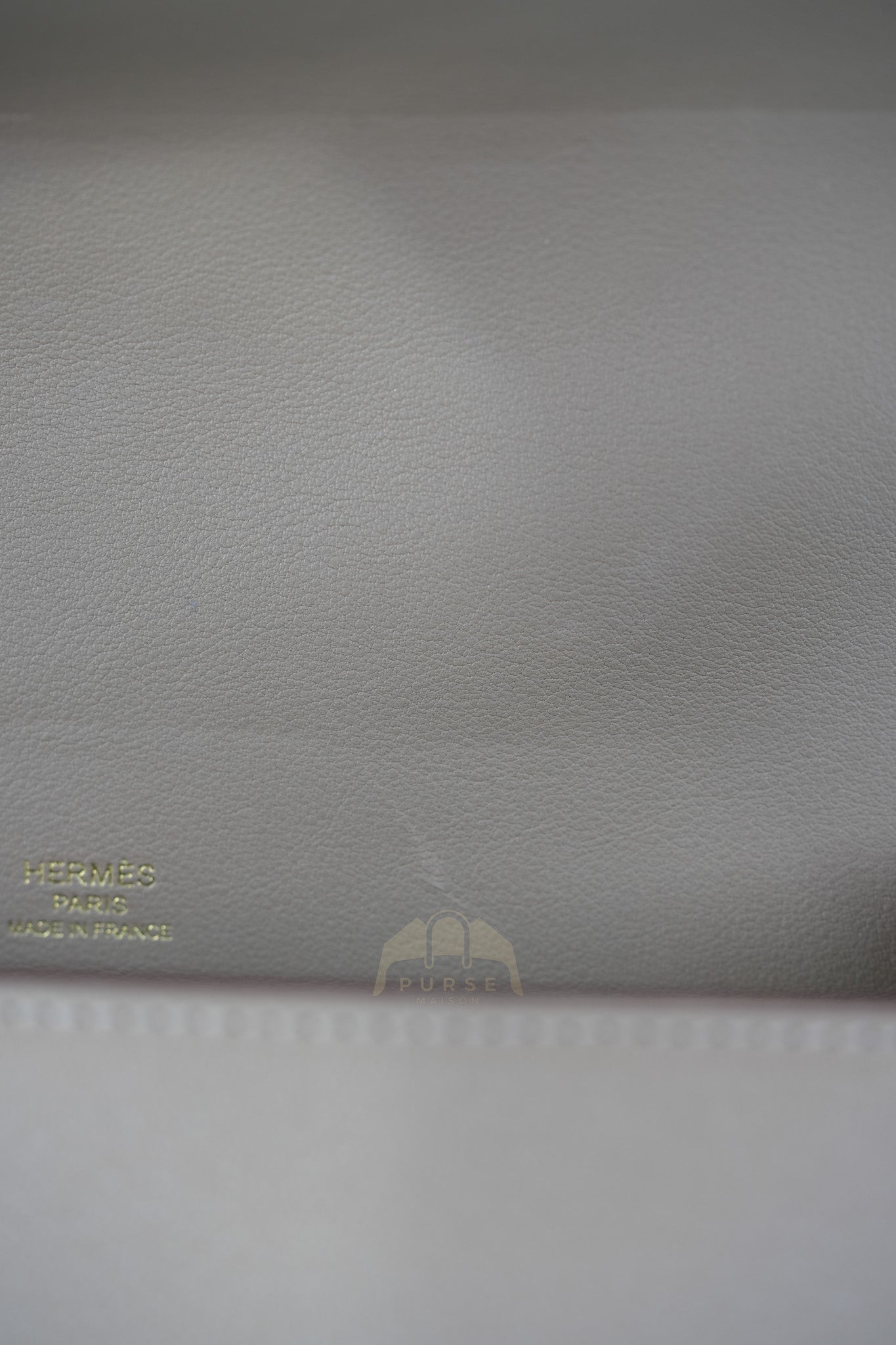 Geta in Etoupe Chevre Mysore/Goatskin Leather and Gold Hardware Stamp B(2023) | Purse Maison Luxury Bags Shop