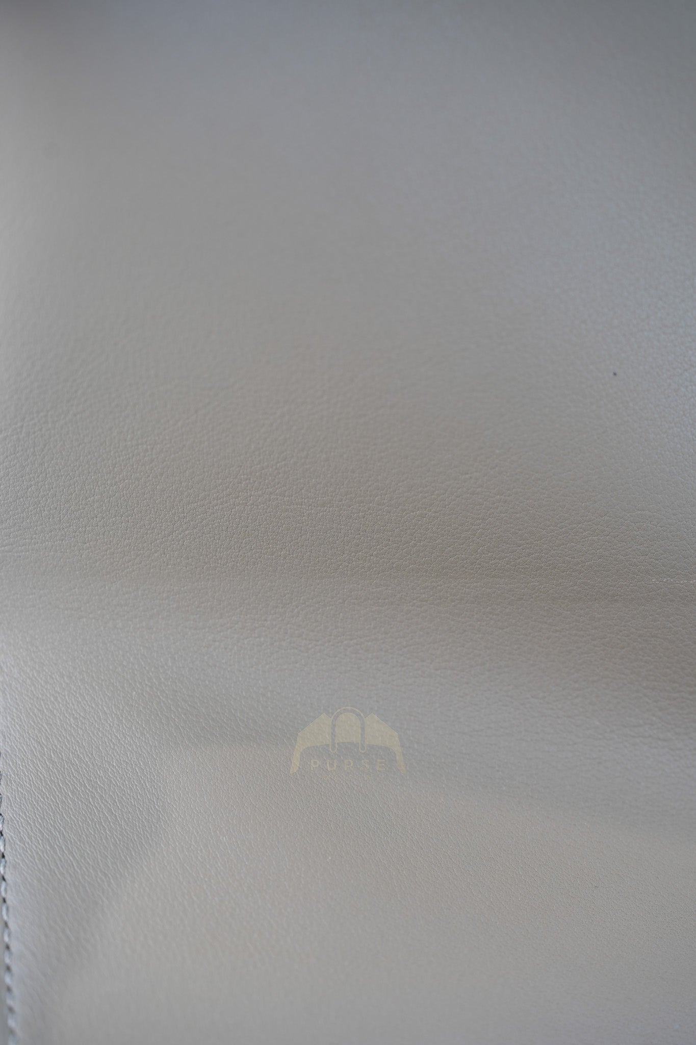 Geta in Etoupe Chevre Mysore/Goatskin Leather and Gold Hardware Stamp B(2023) | Purse Maison Luxury Bags Shop