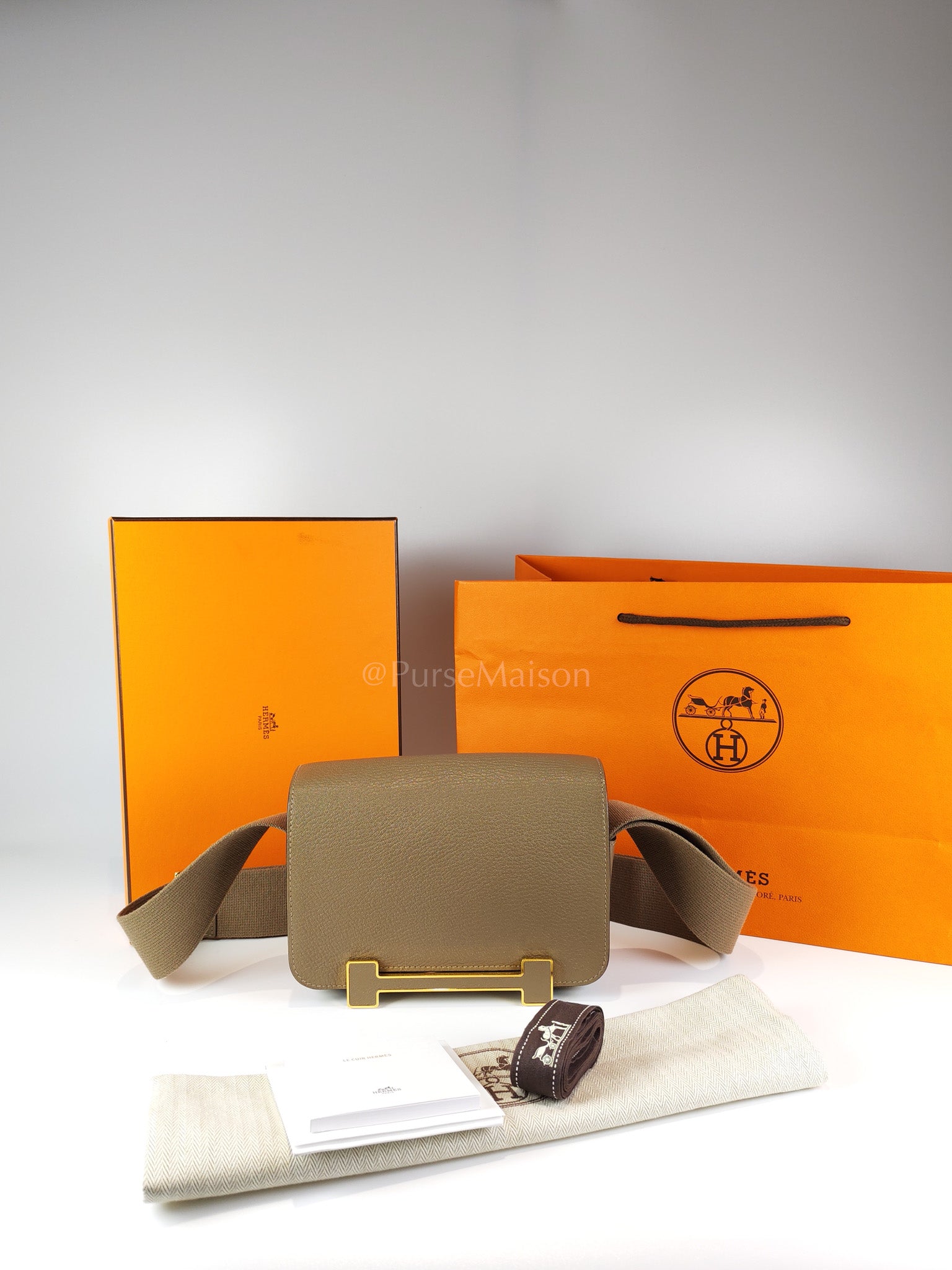 Geta in Etoupe Chevre Mysore/Goatskin Leather and Gold Hardware Stamp B(2023) | Purse Maison Luxury Bags Shop