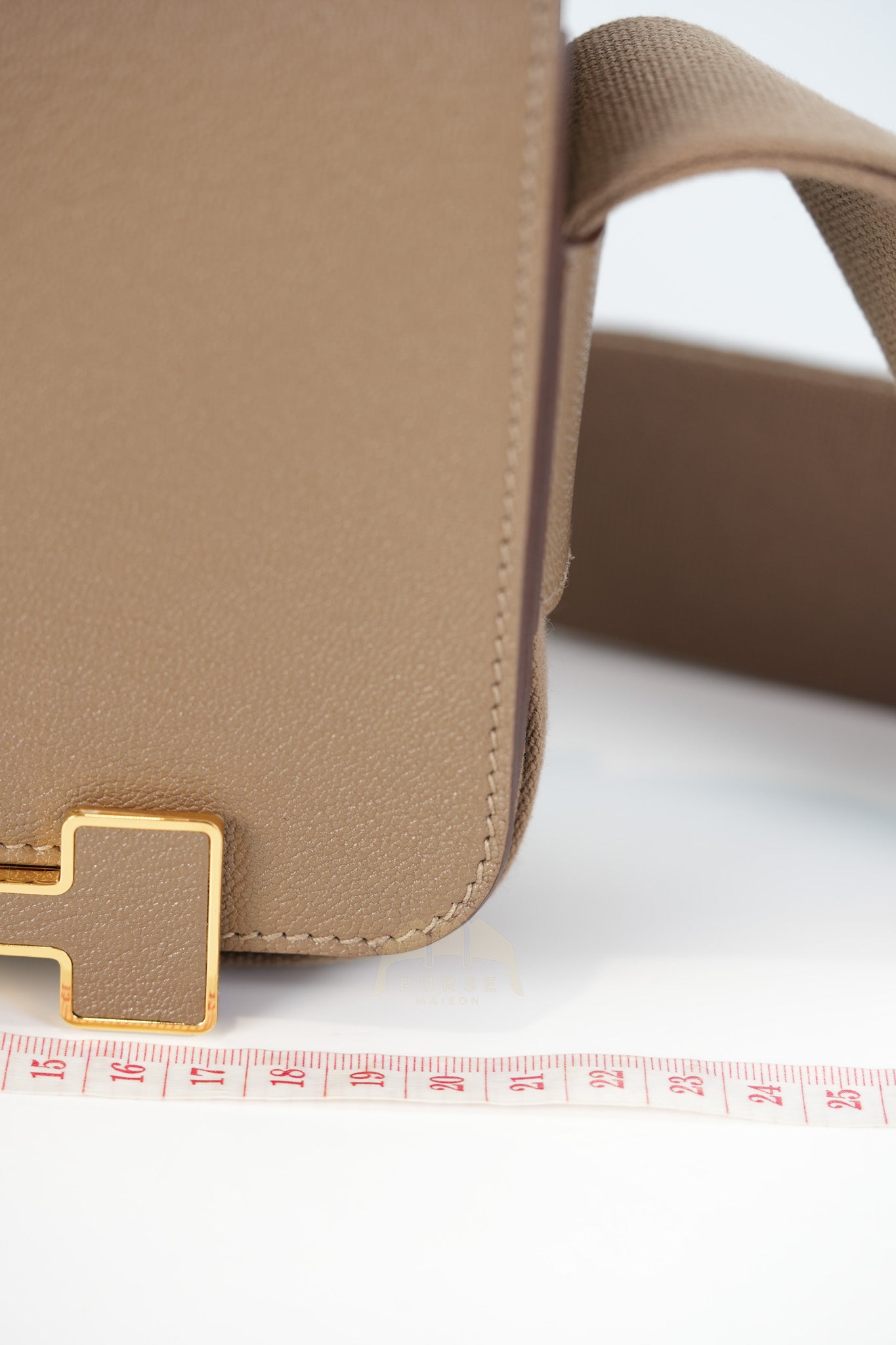 Geta in Etoupe Chevre Mysore/Goatskin Leather and Gold Hardware Stamp B(2023) | Purse Maison Luxury Bags Shop