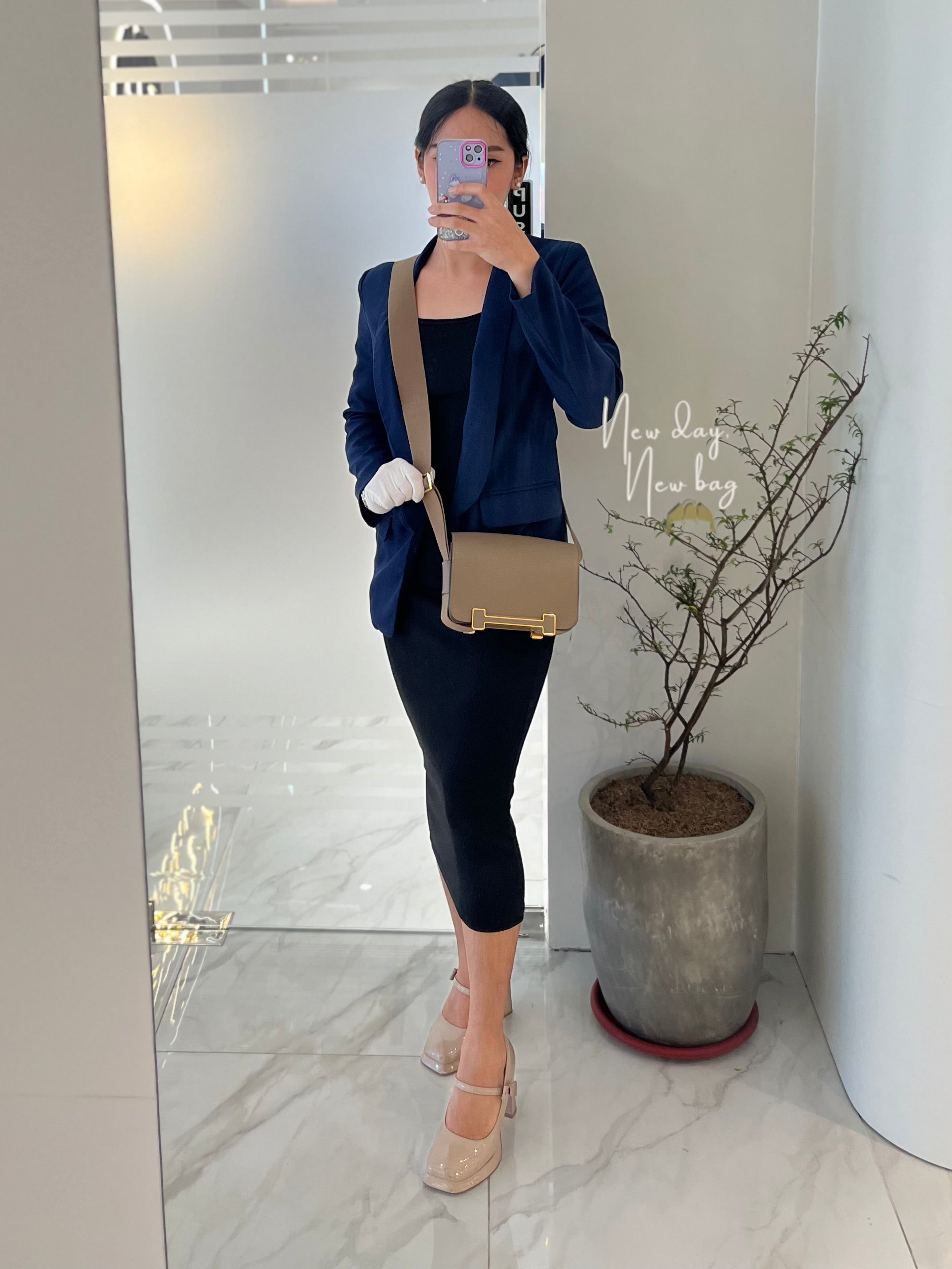 Geta in Etoupe Chevre Mysore/Goatskin Leather and Gold Hardware Stamp B(2023) | Purse Maison Luxury Bags Shop