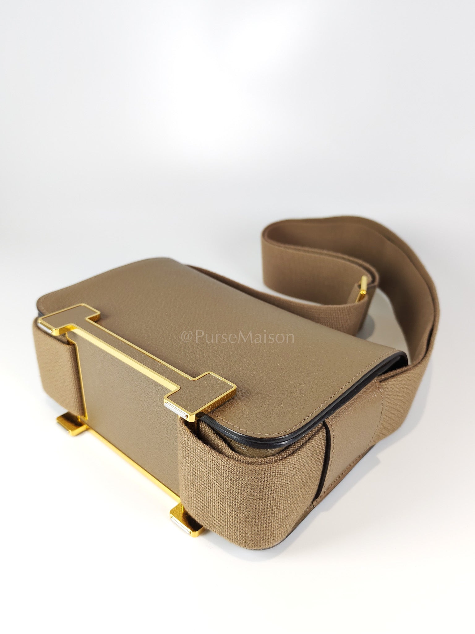 Geta in Etoupe Chevre Mysore/Goatskin Leather and Gold Hardware Stamp B(2023) | Purse Maison Luxury Bags Shop