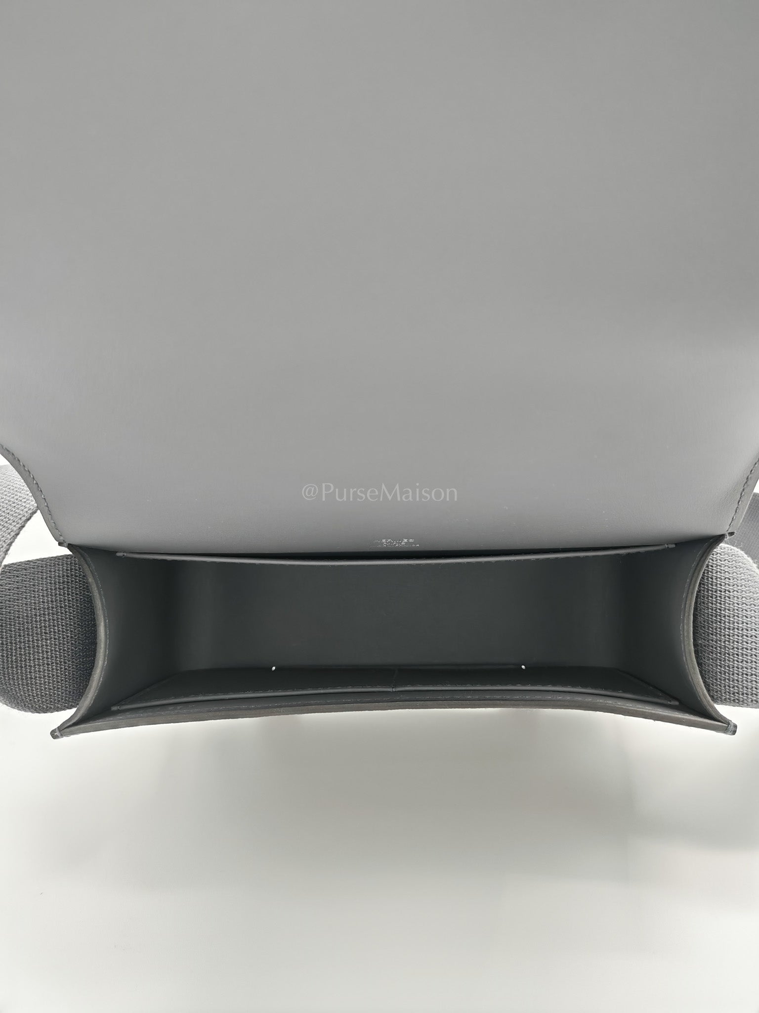 Geta in Gris Misty Chevre Mysore Leather Palladium Hardware Stamp K(2025) | Purse Maison Luxury Bags Shop