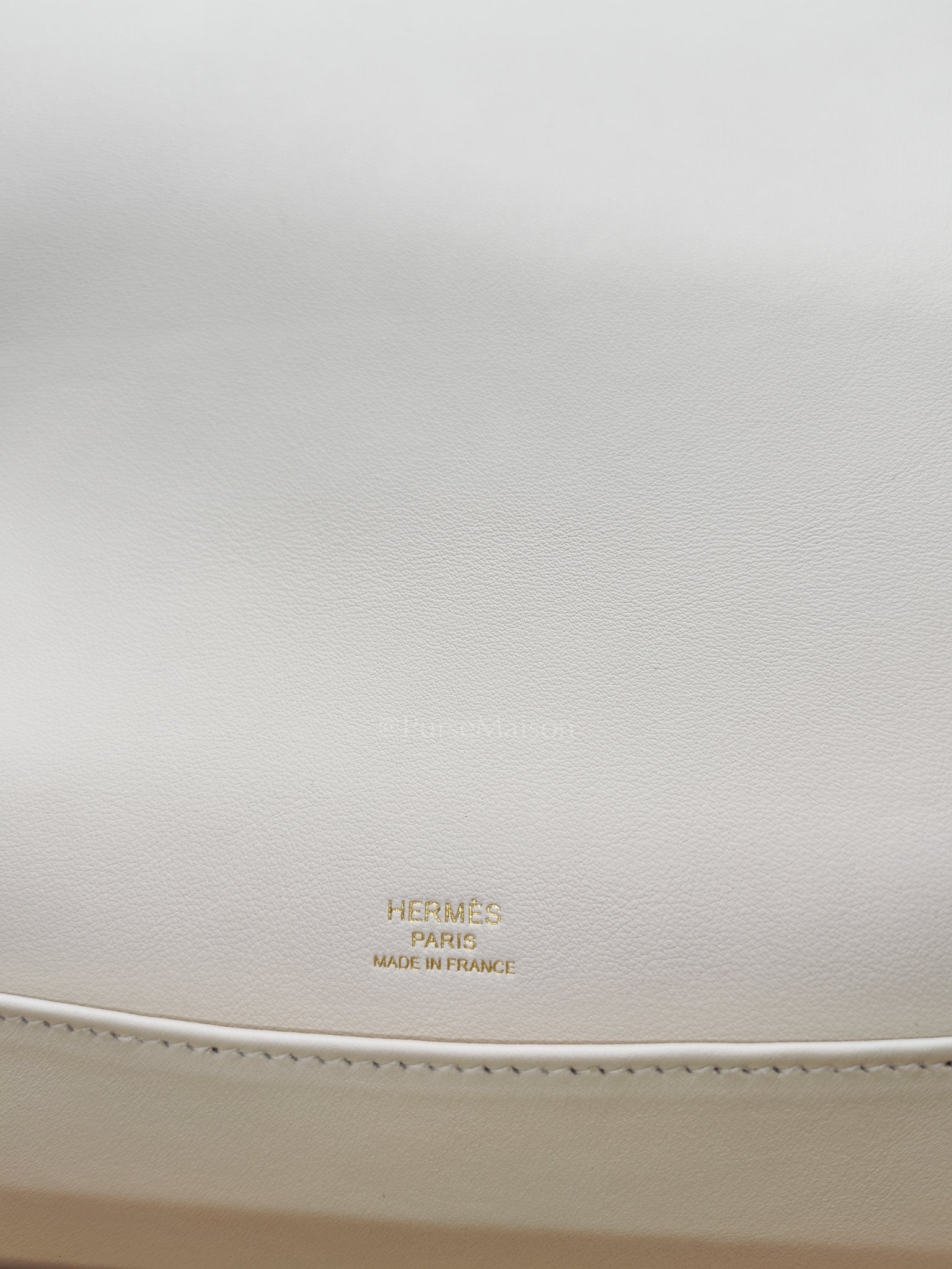 Geta in Nata Chevre Mysore Leather & Gold Hardware Stamp U(2022) | Purse Maison Luxury Bags Shop
