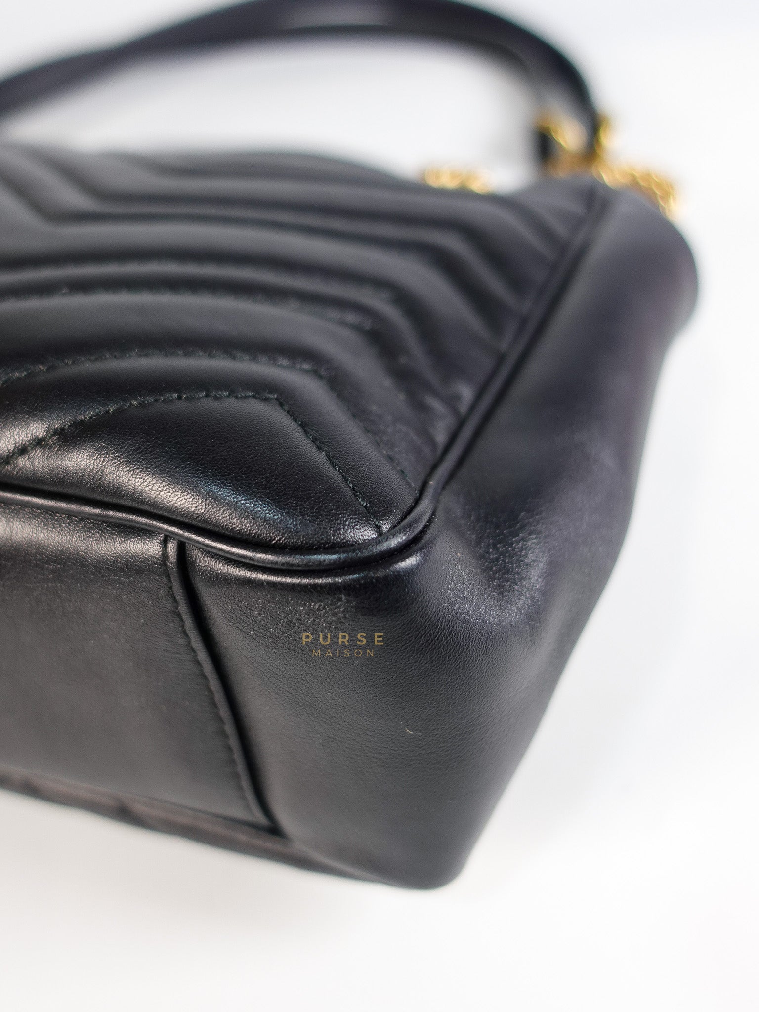 GG Marmont Matelasse Shoulder Bag Medium in Black | Purse Maison Luxury Bags Shop