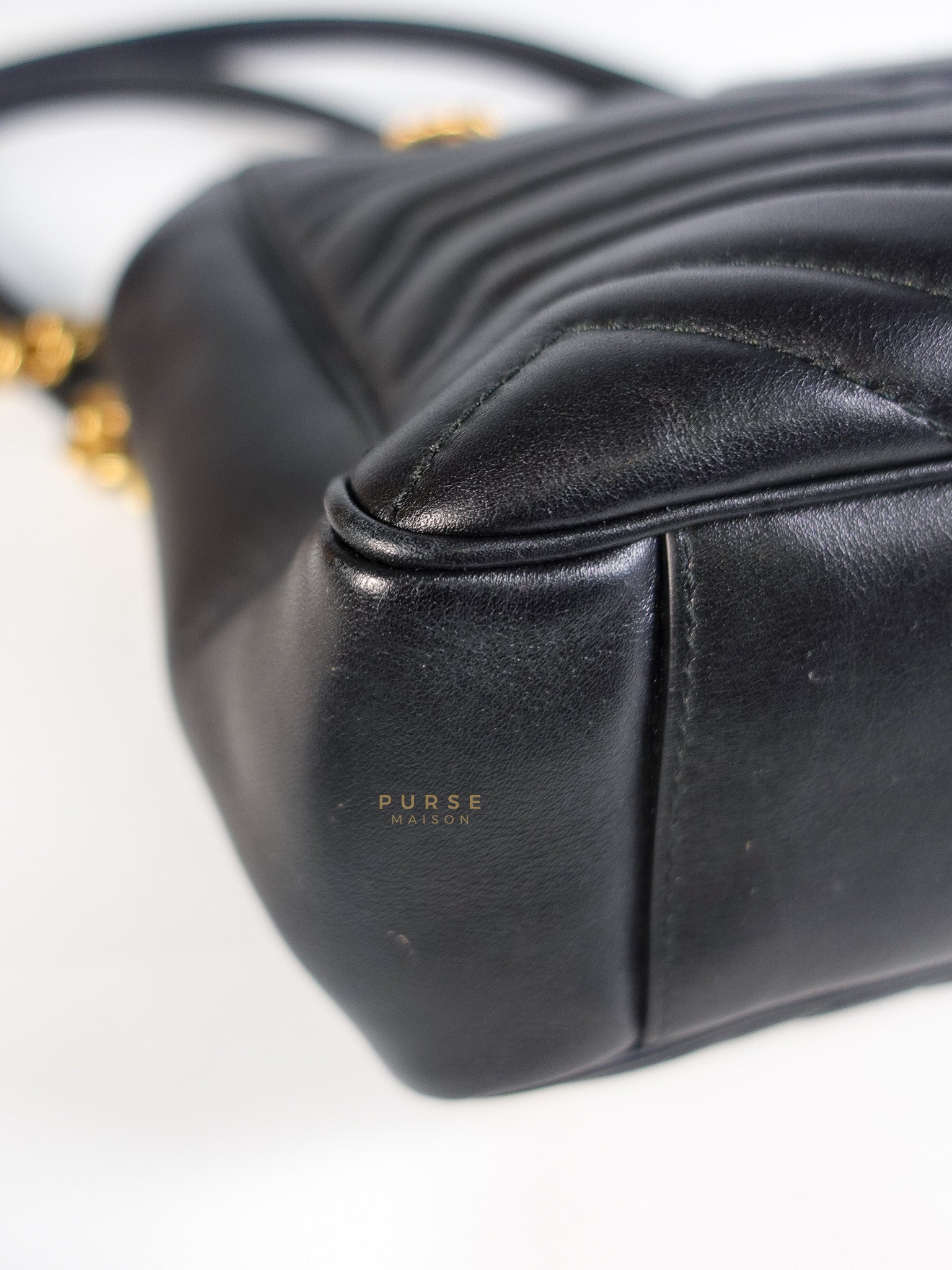 GG Marmont Matelasse Shoulder Bag Medium in Black | Purse Maison Luxury Bags Shop