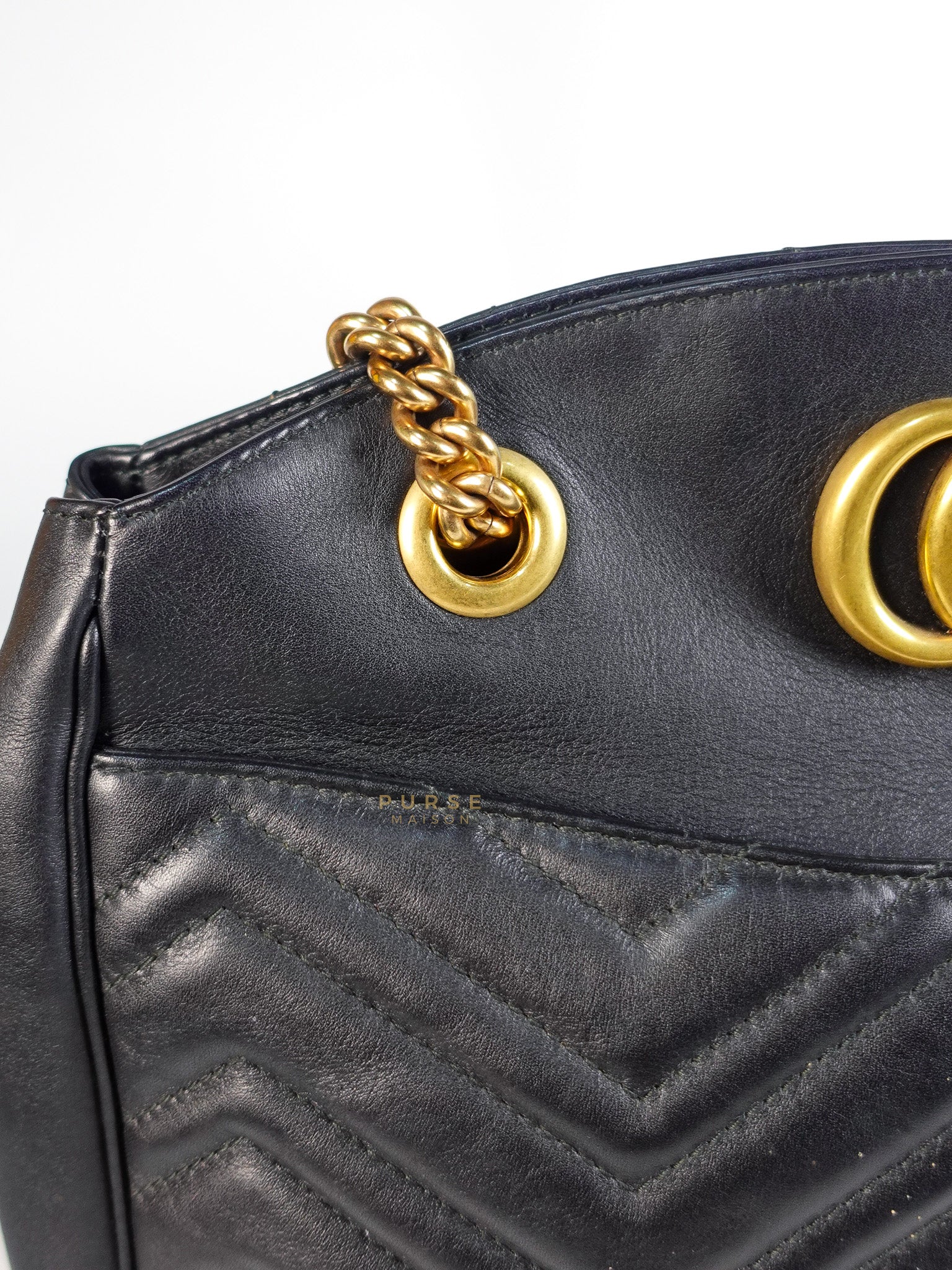 GG Marmont Matelasse Shoulder Bag Medium in Black | Purse Maison Luxury Bags Shop